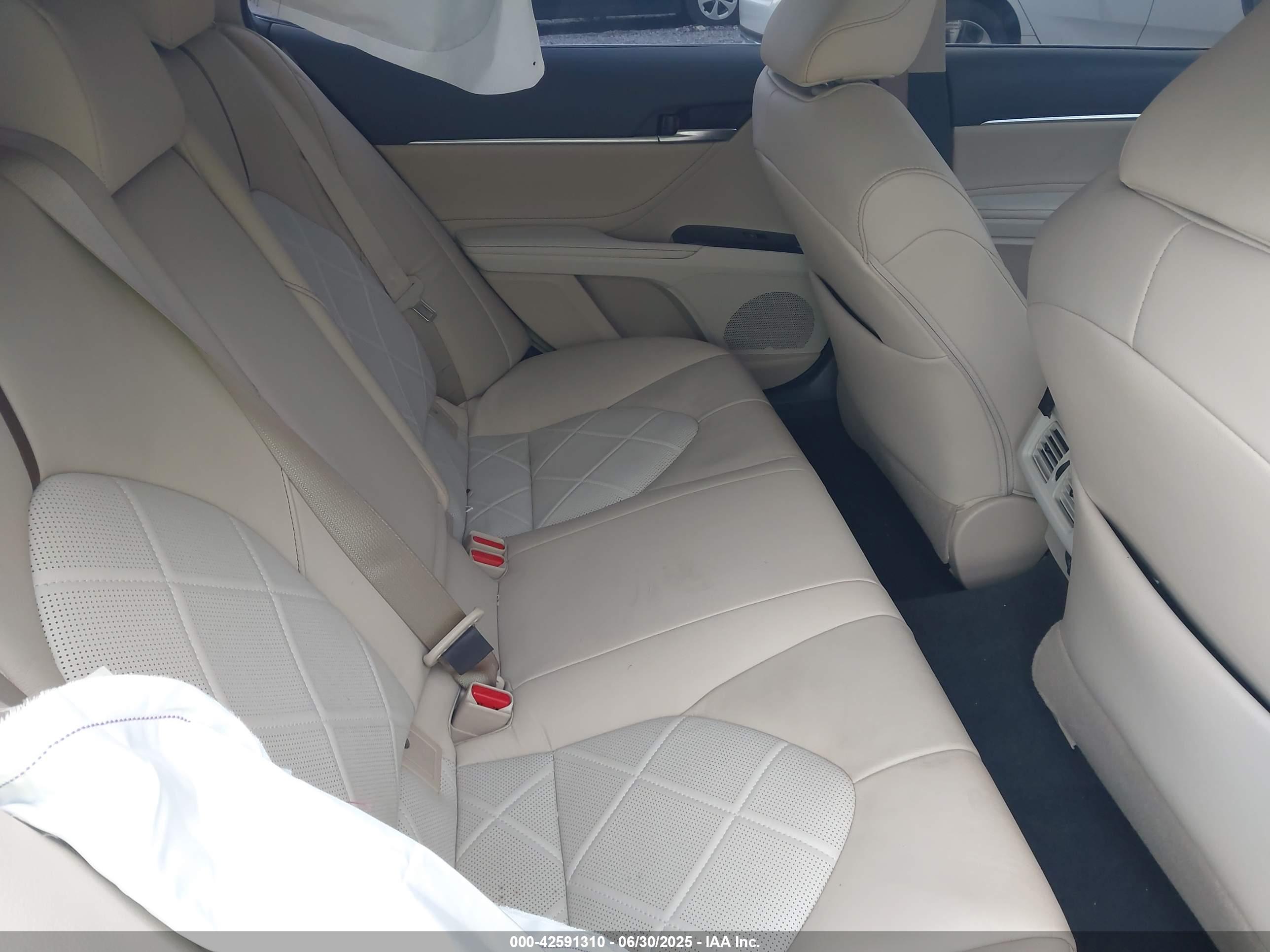 TOYOTA CAMRY image 8