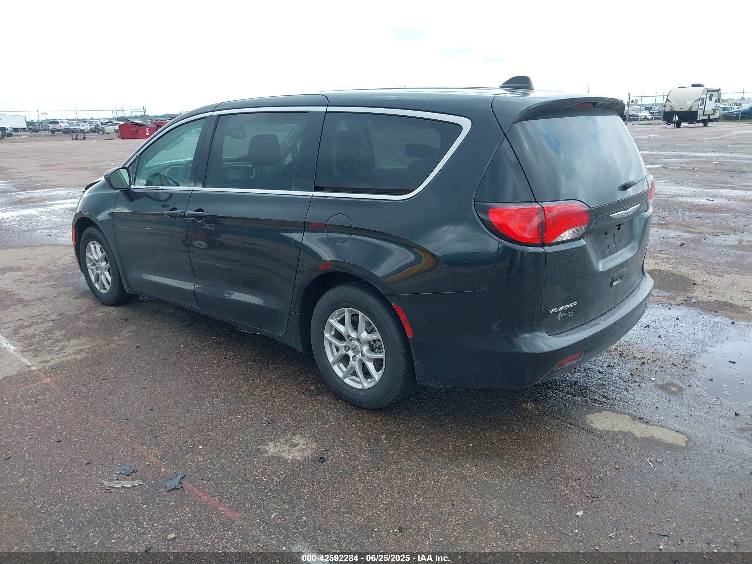 CHRYSLER VOYAGER image 3