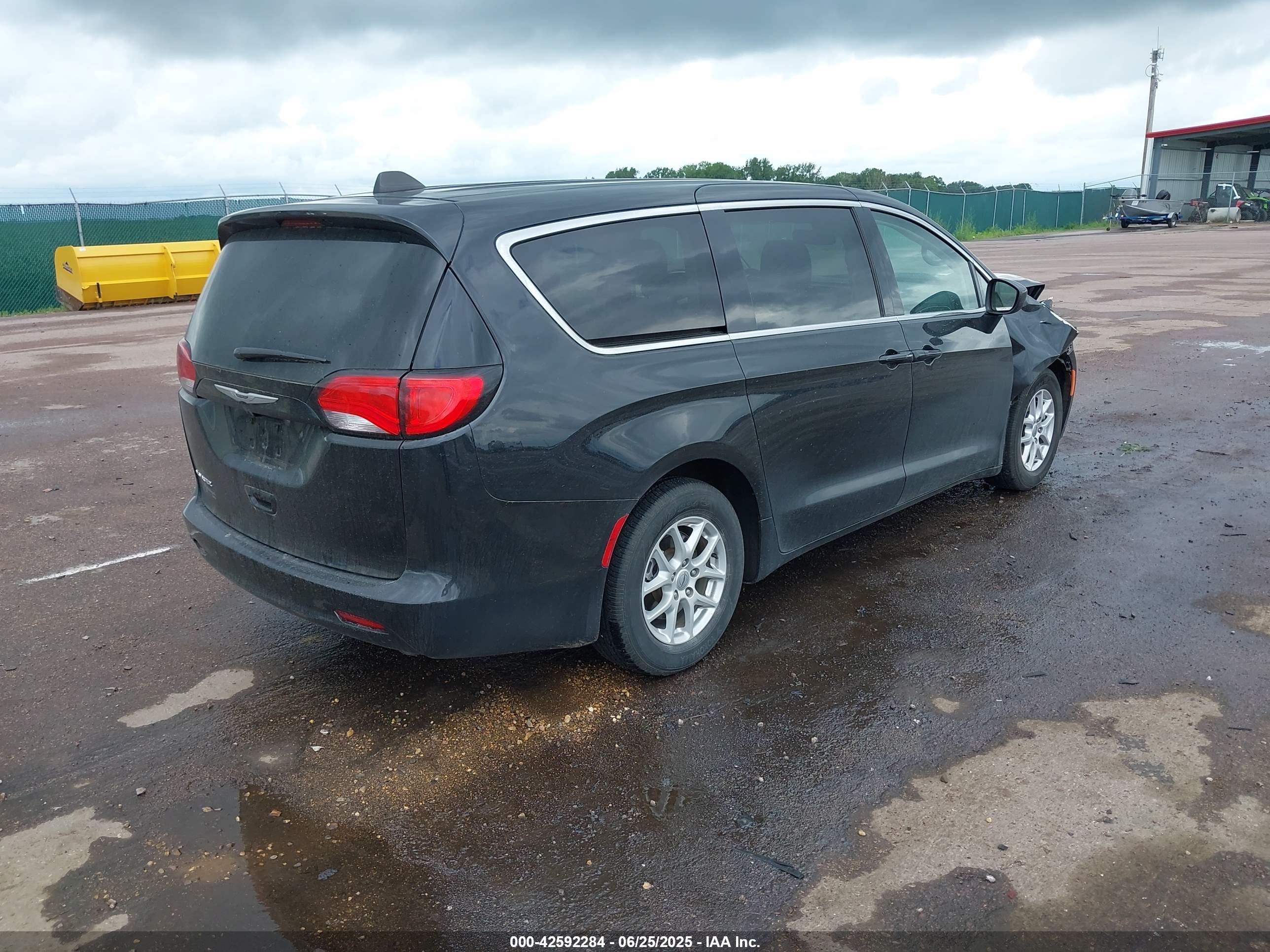 CHRYSLER VOYAGER image 4