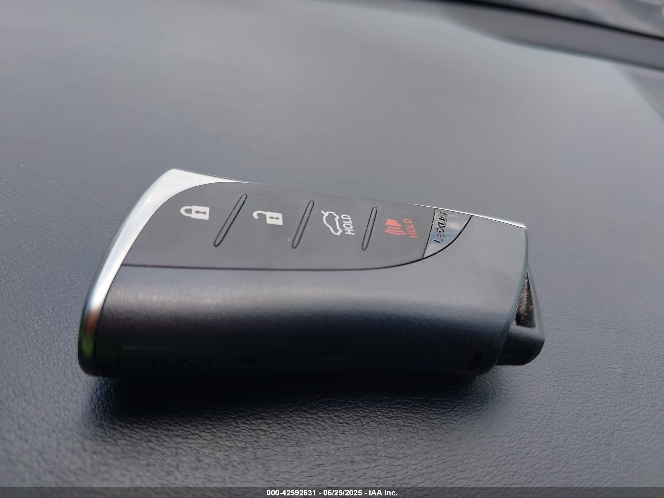 LEXUS ES image 11