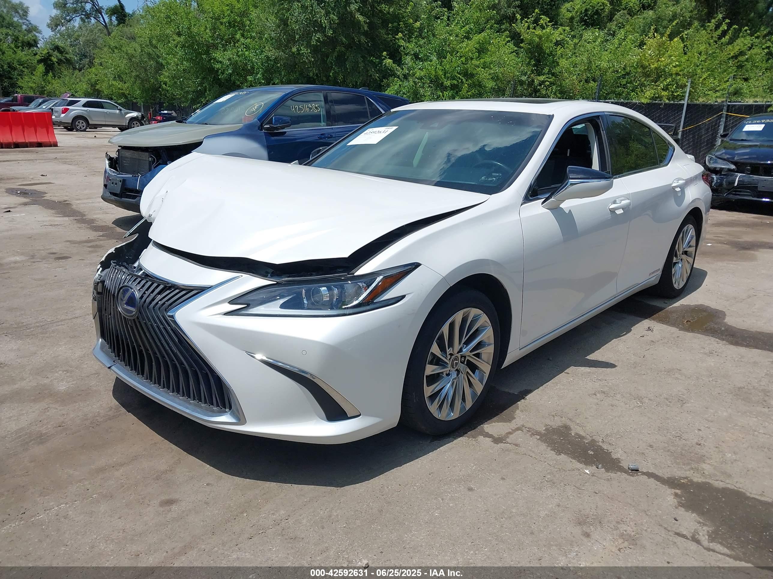 LEXUS ES image 2