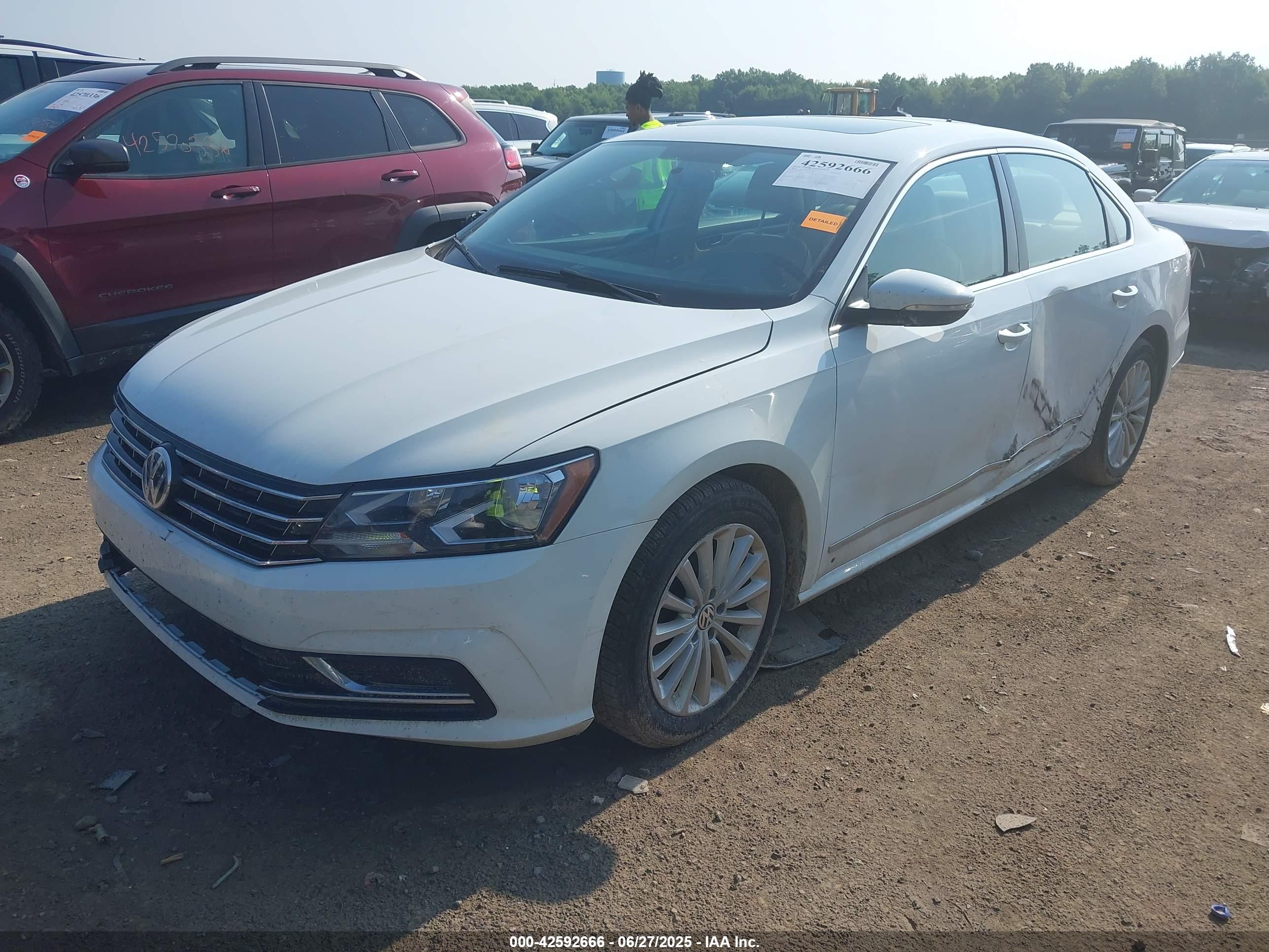 VOLKSWAGEN PASSAT image 2