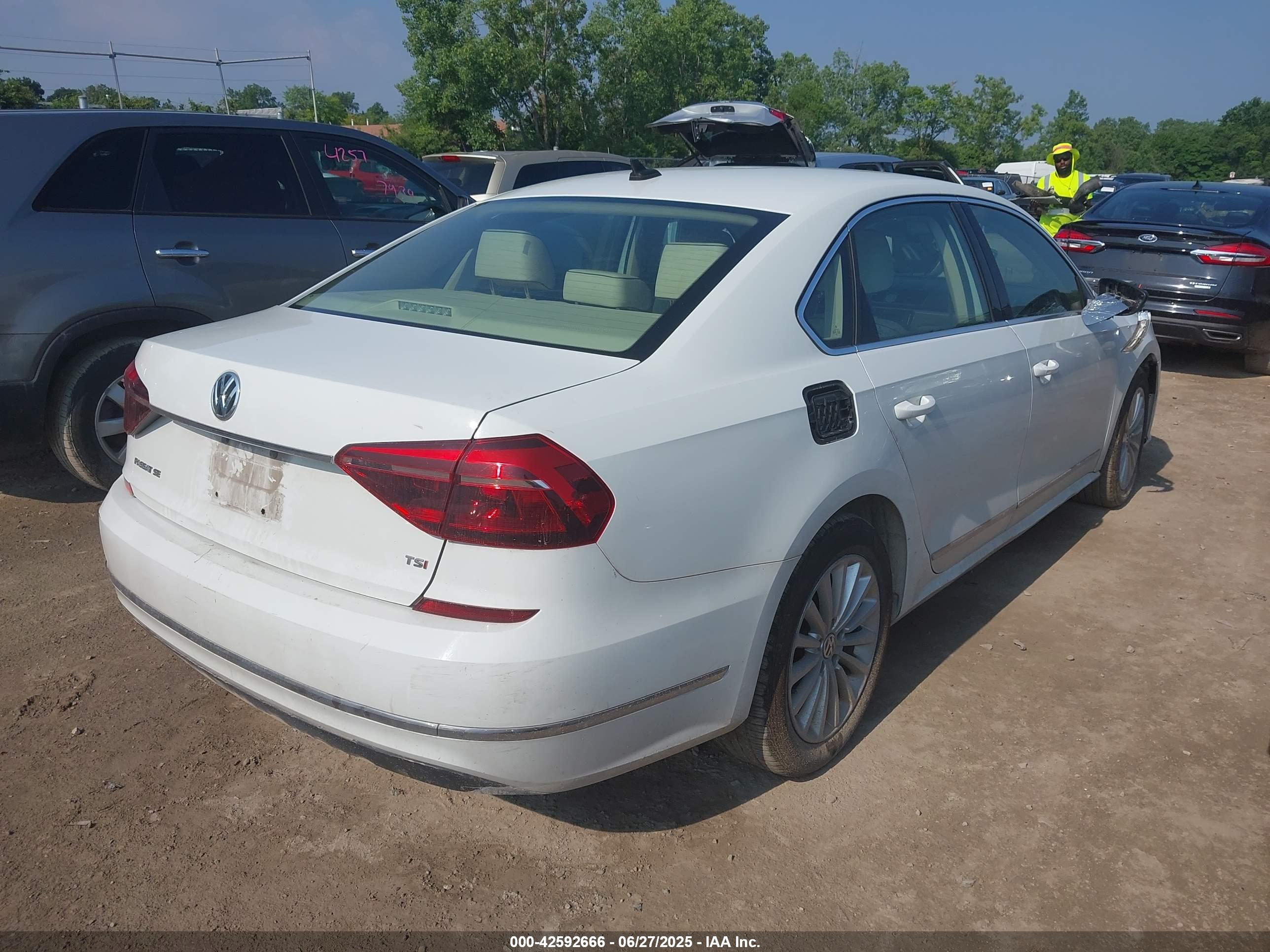 VOLKSWAGEN PASSAT image 4