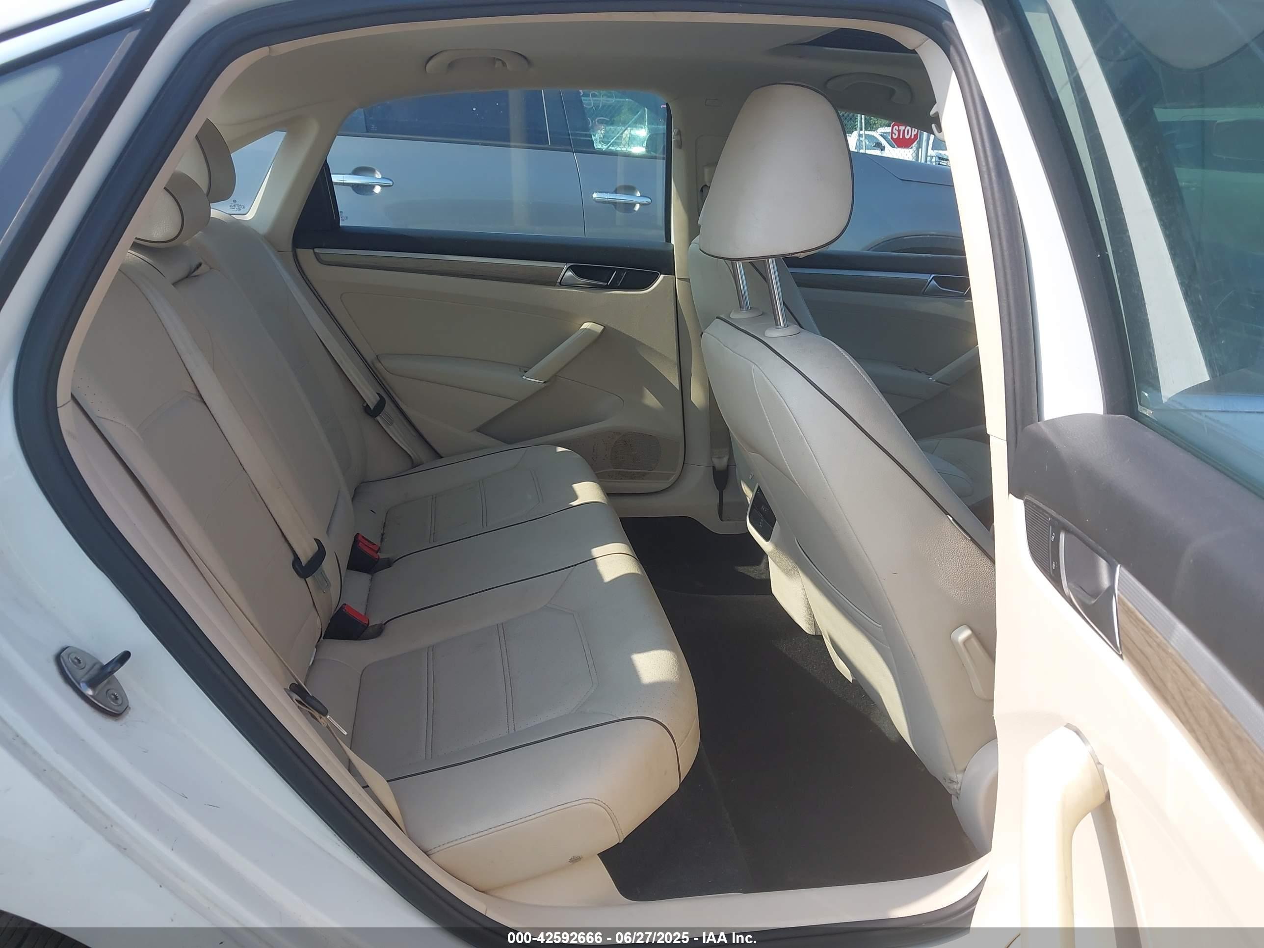 VOLKSWAGEN PASSAT image 8
