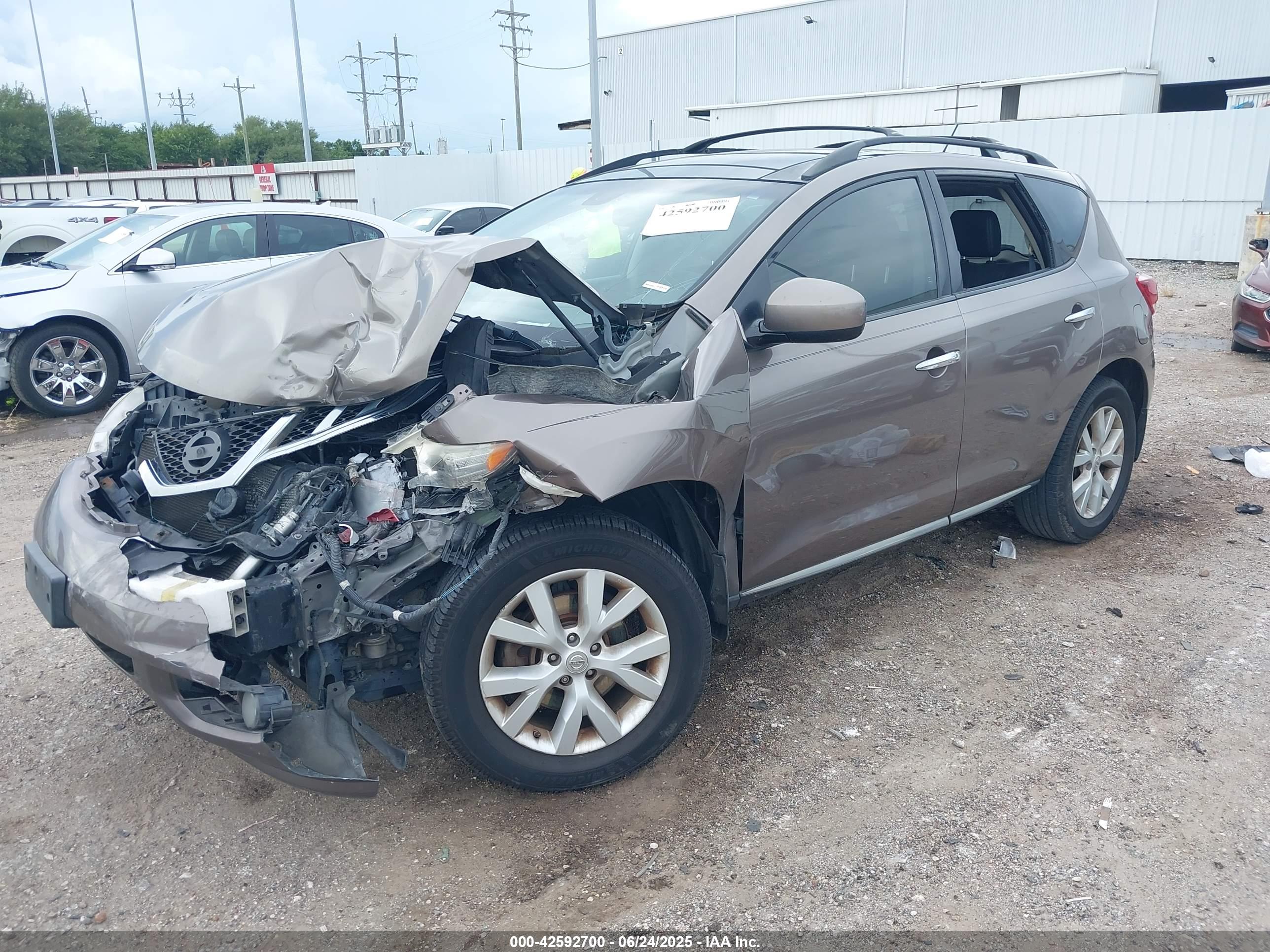 NISSAN MURANO image 2
