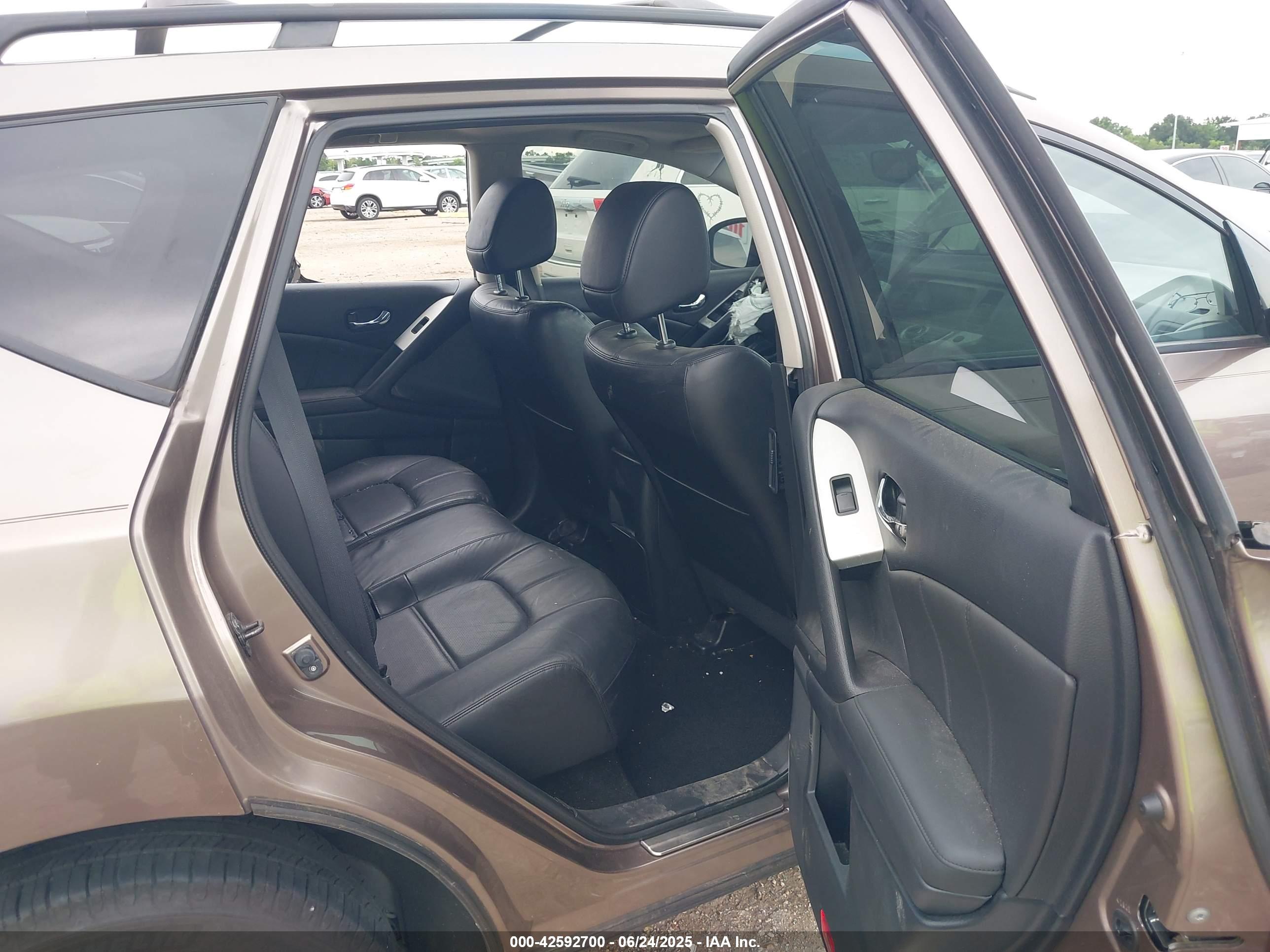 NISSAN MURANO image 8