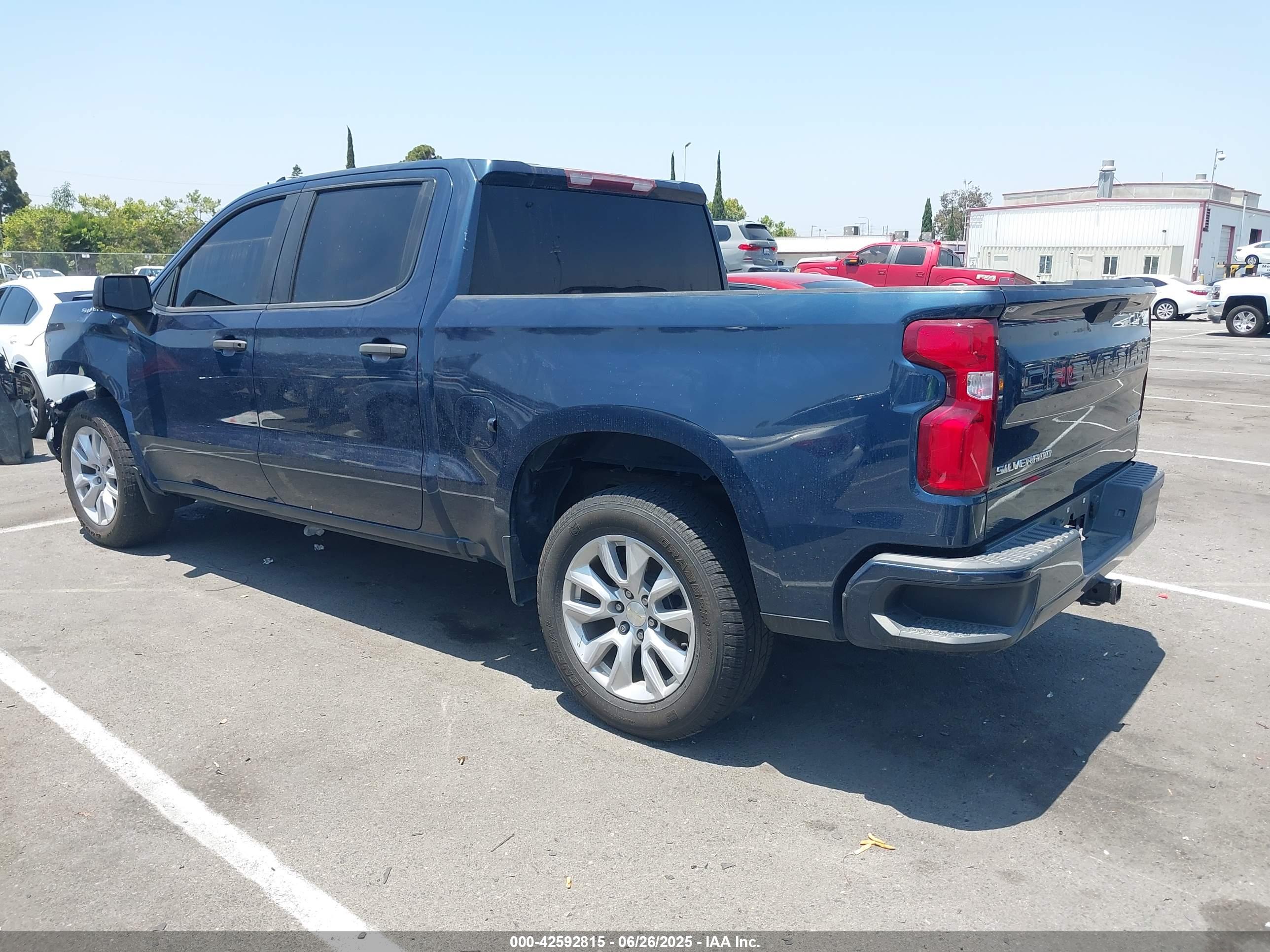 CHEVROLET SILVERADO image 3