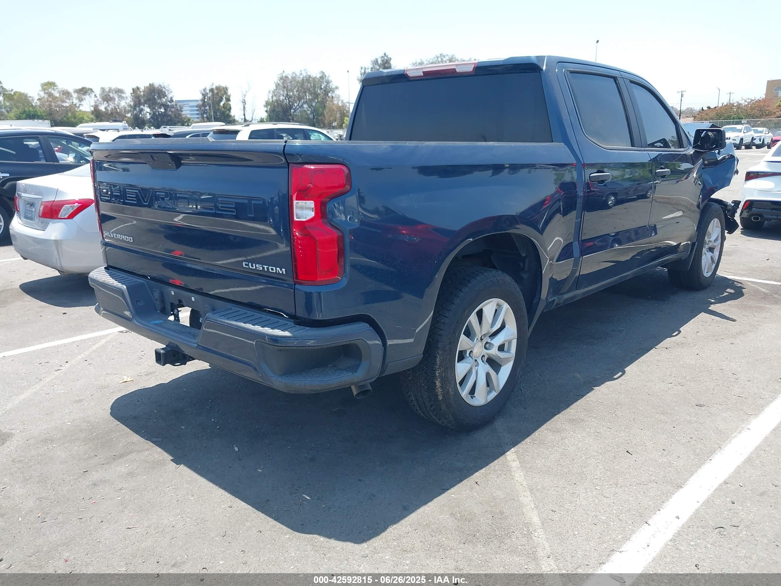 CHEVROLET SILVERADO image 4