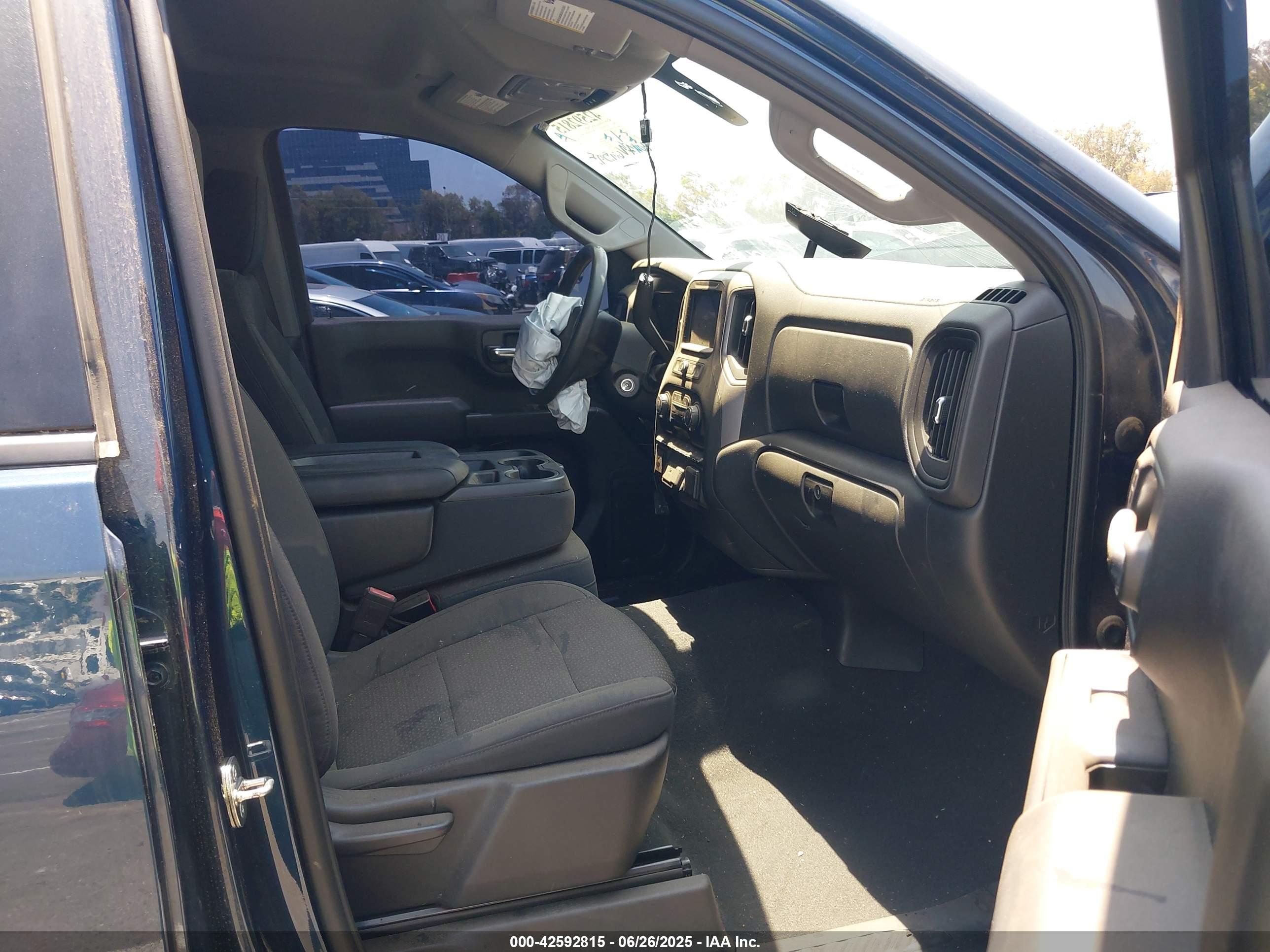 CHEVROLET SILVERADO image 5