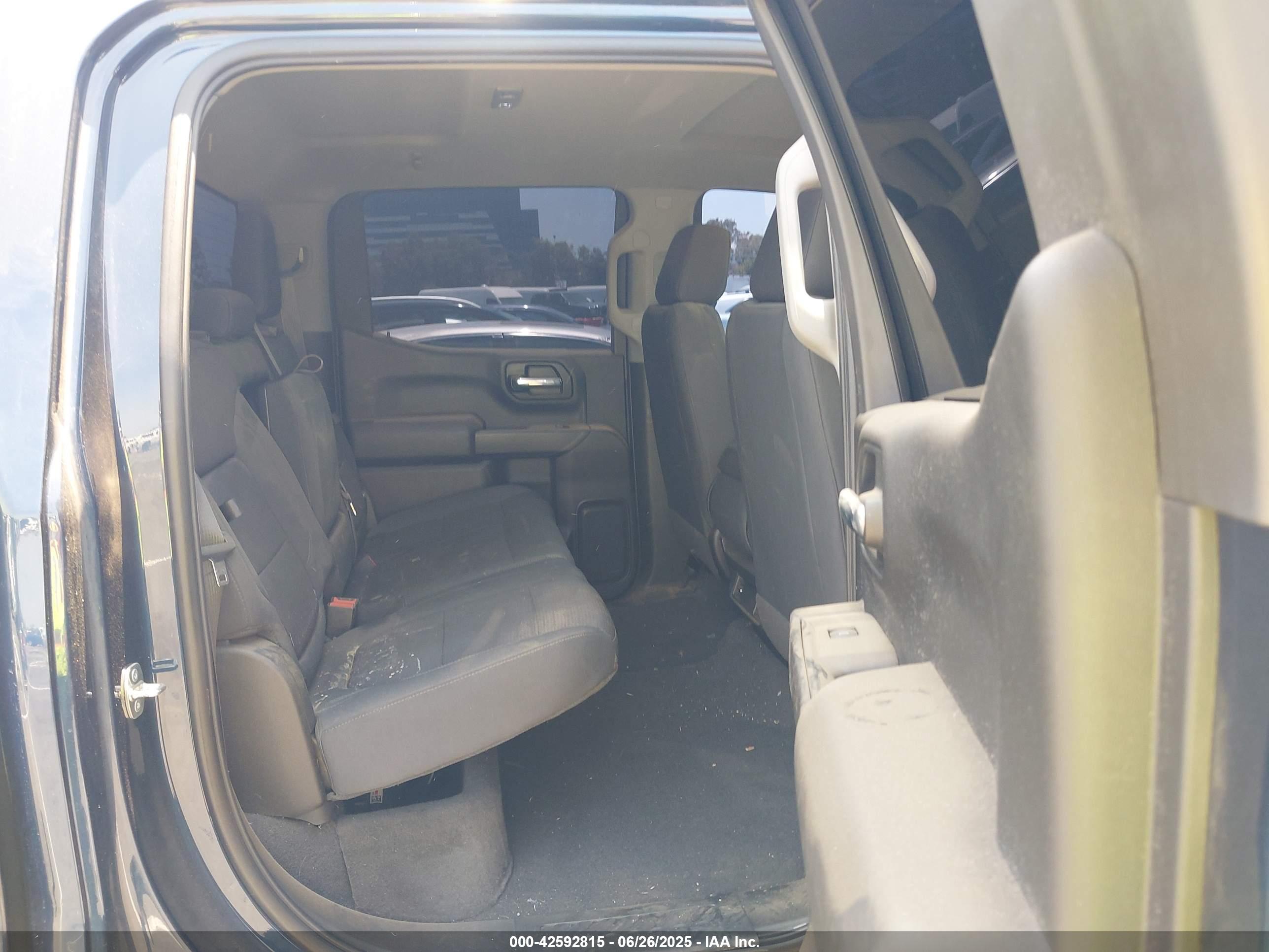 CHEVROLET SILVERADO image 8