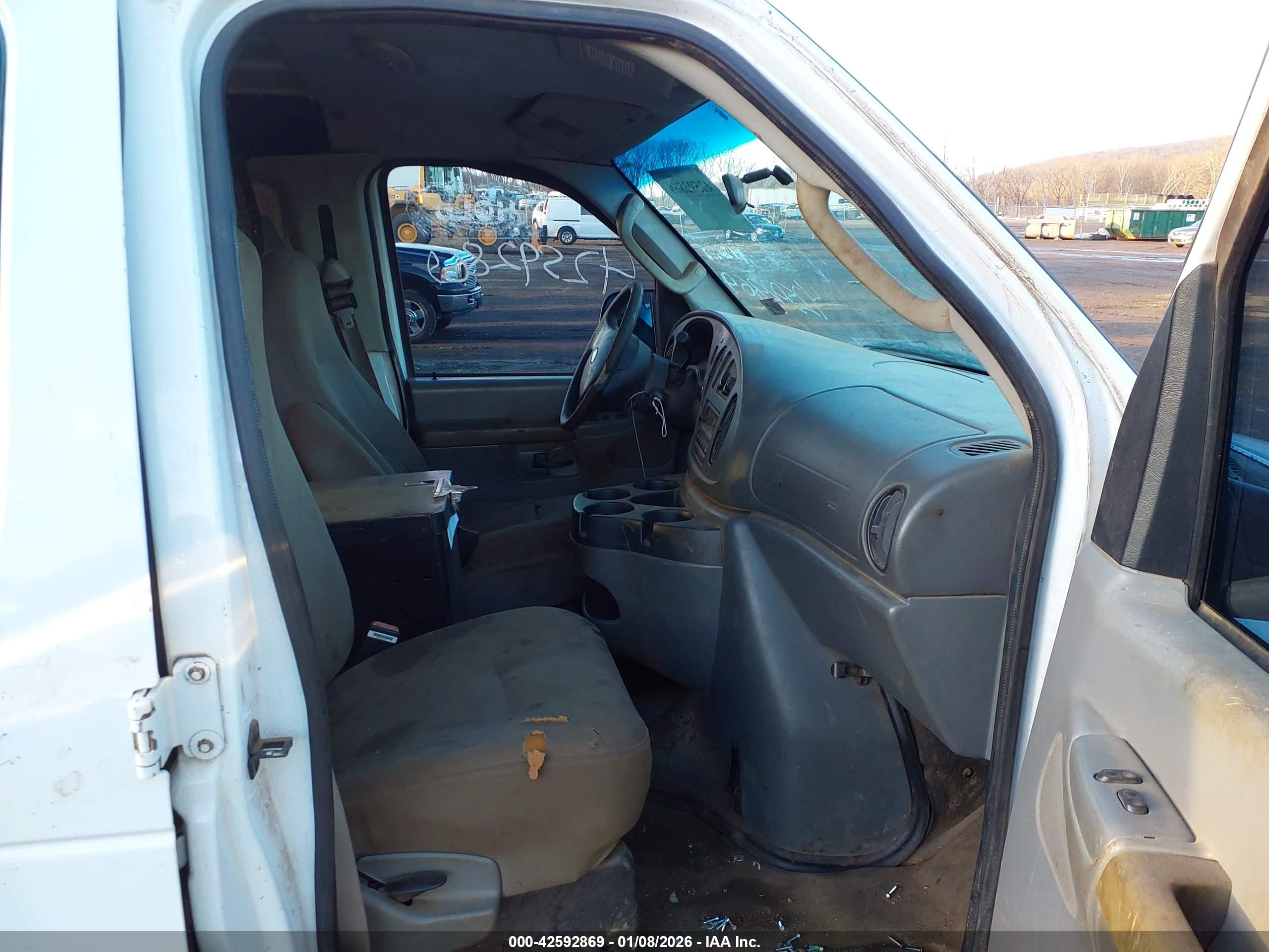 FORD E-250 image 5