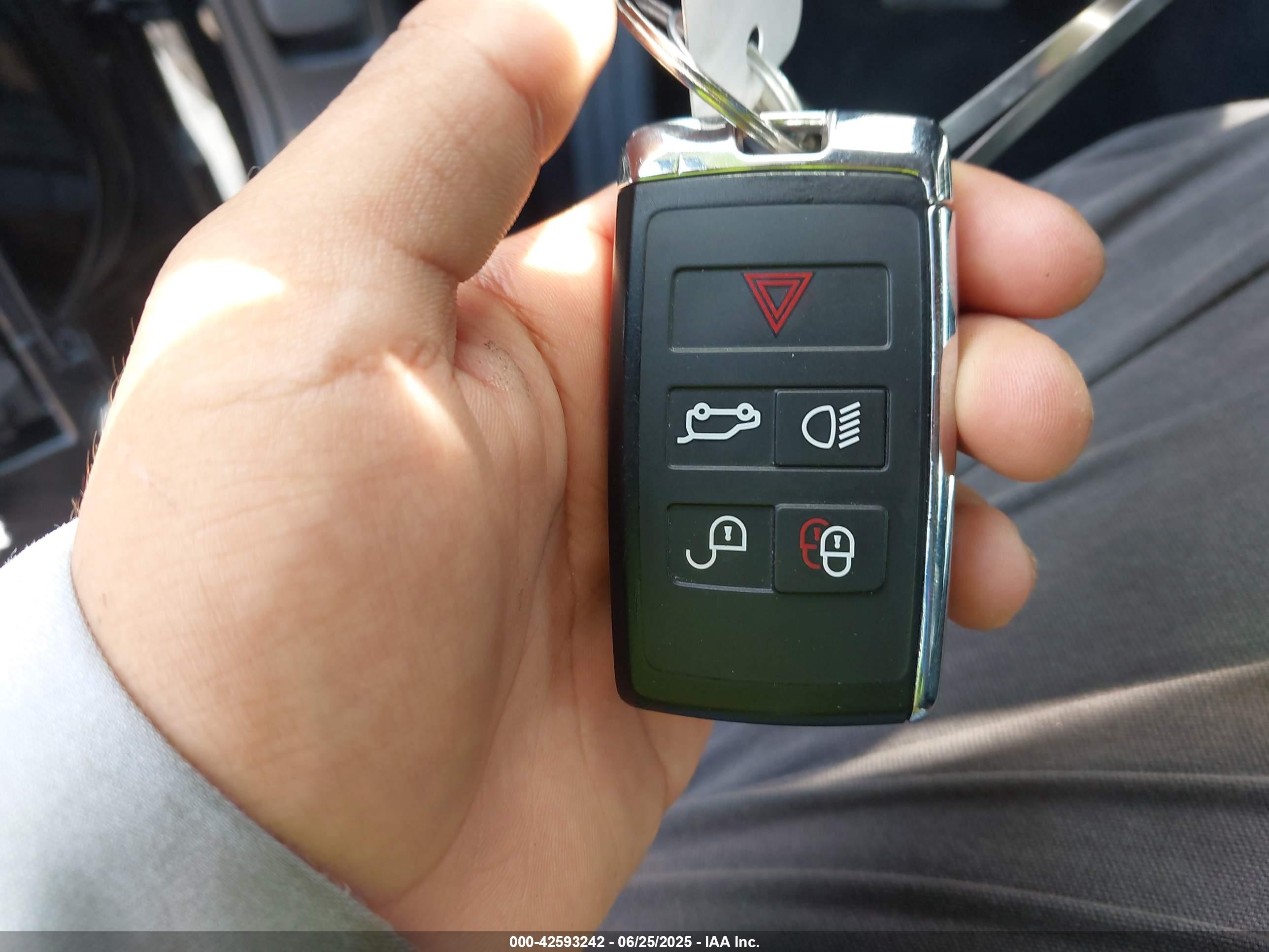 LAND ROVER image 11