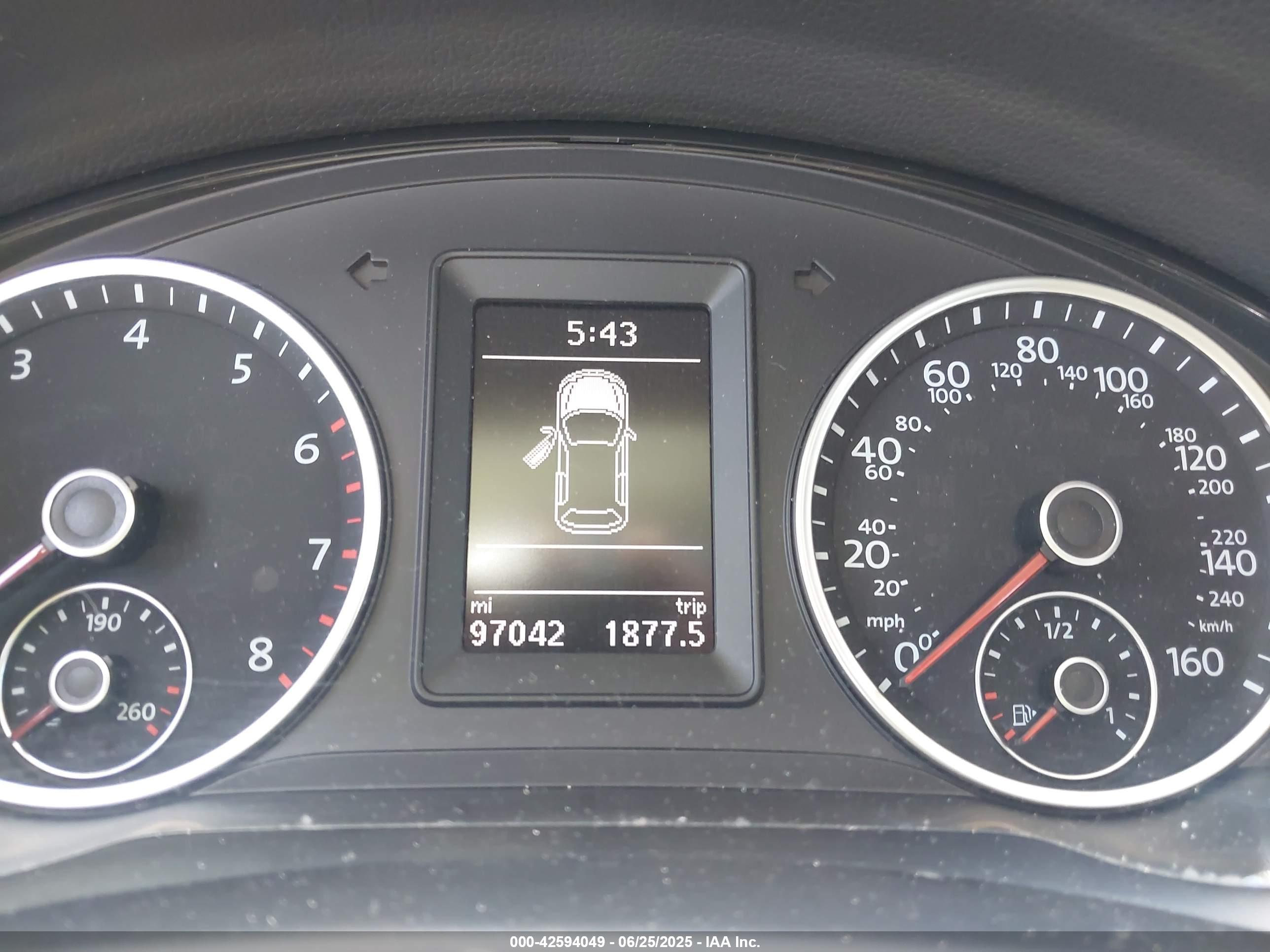 VOLKSWAGEN TIGUAN image 7