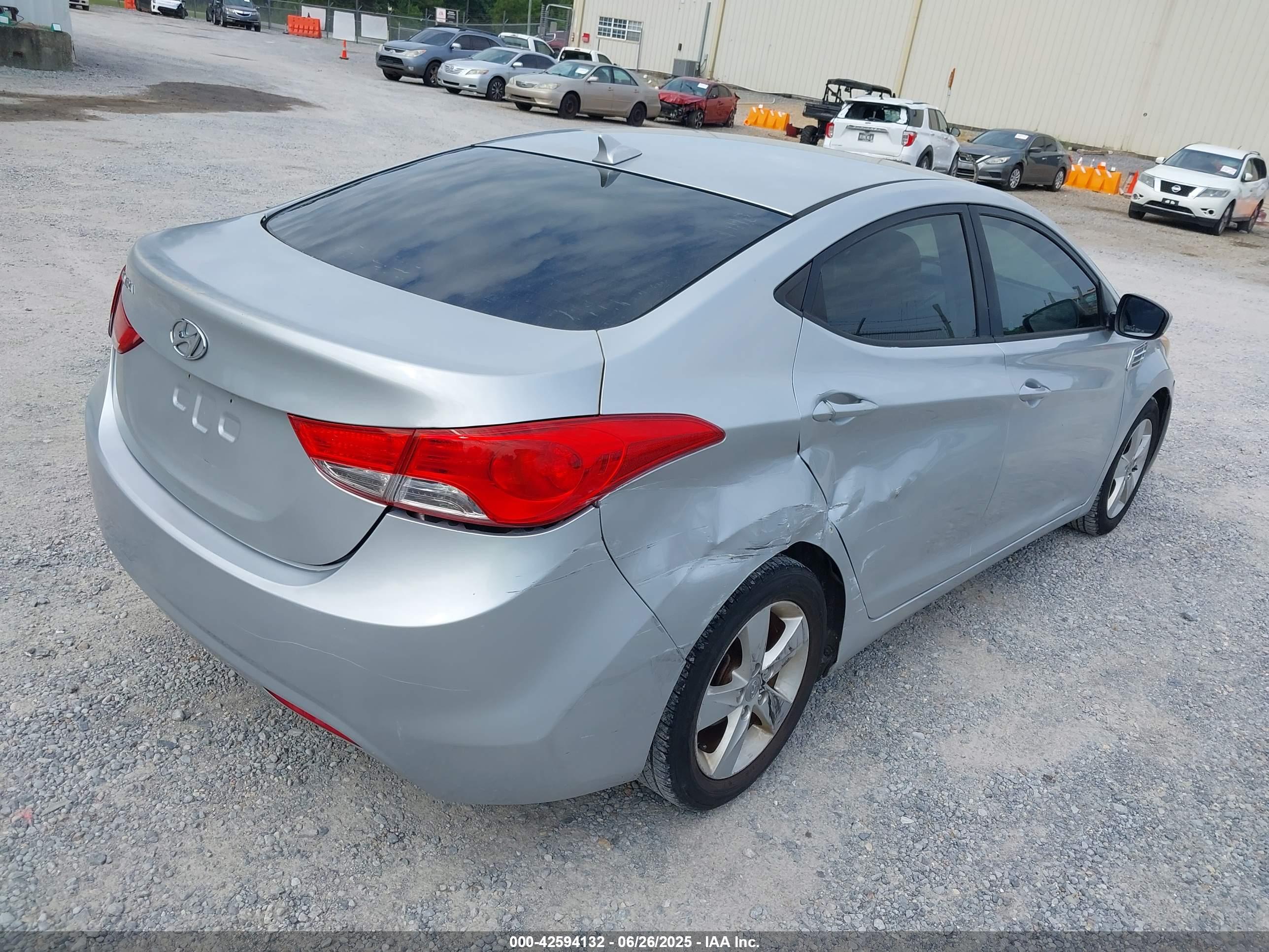 HYUNDAI ELANTRA image 4