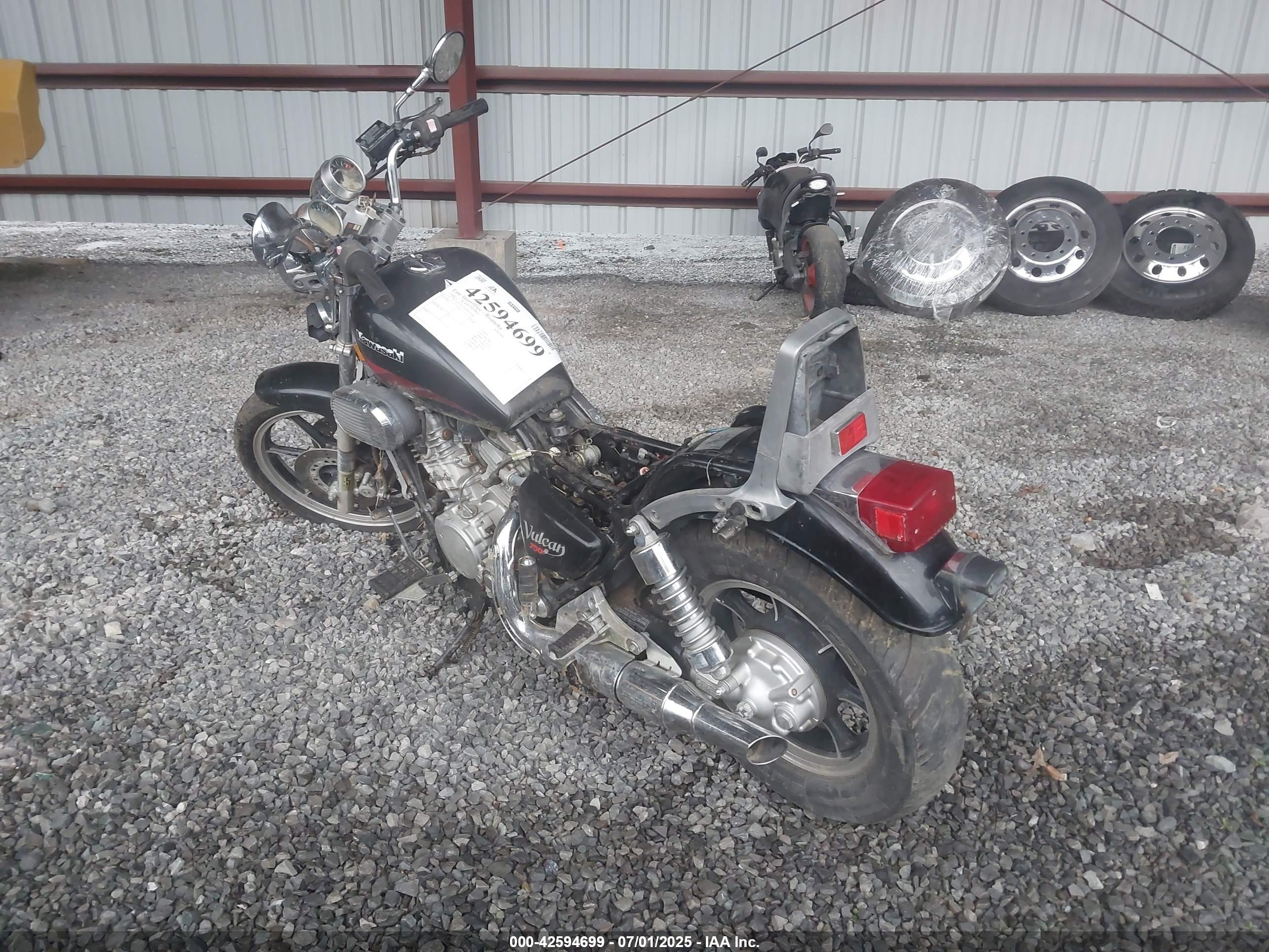 KAWASAKI VN750 image 3