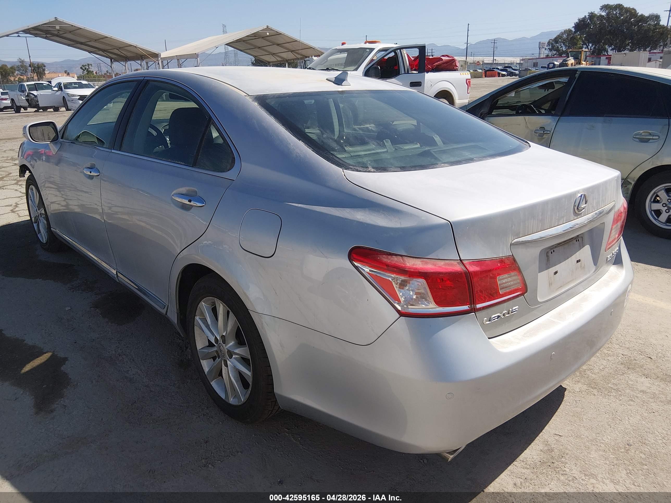 LEXUS ES image 3