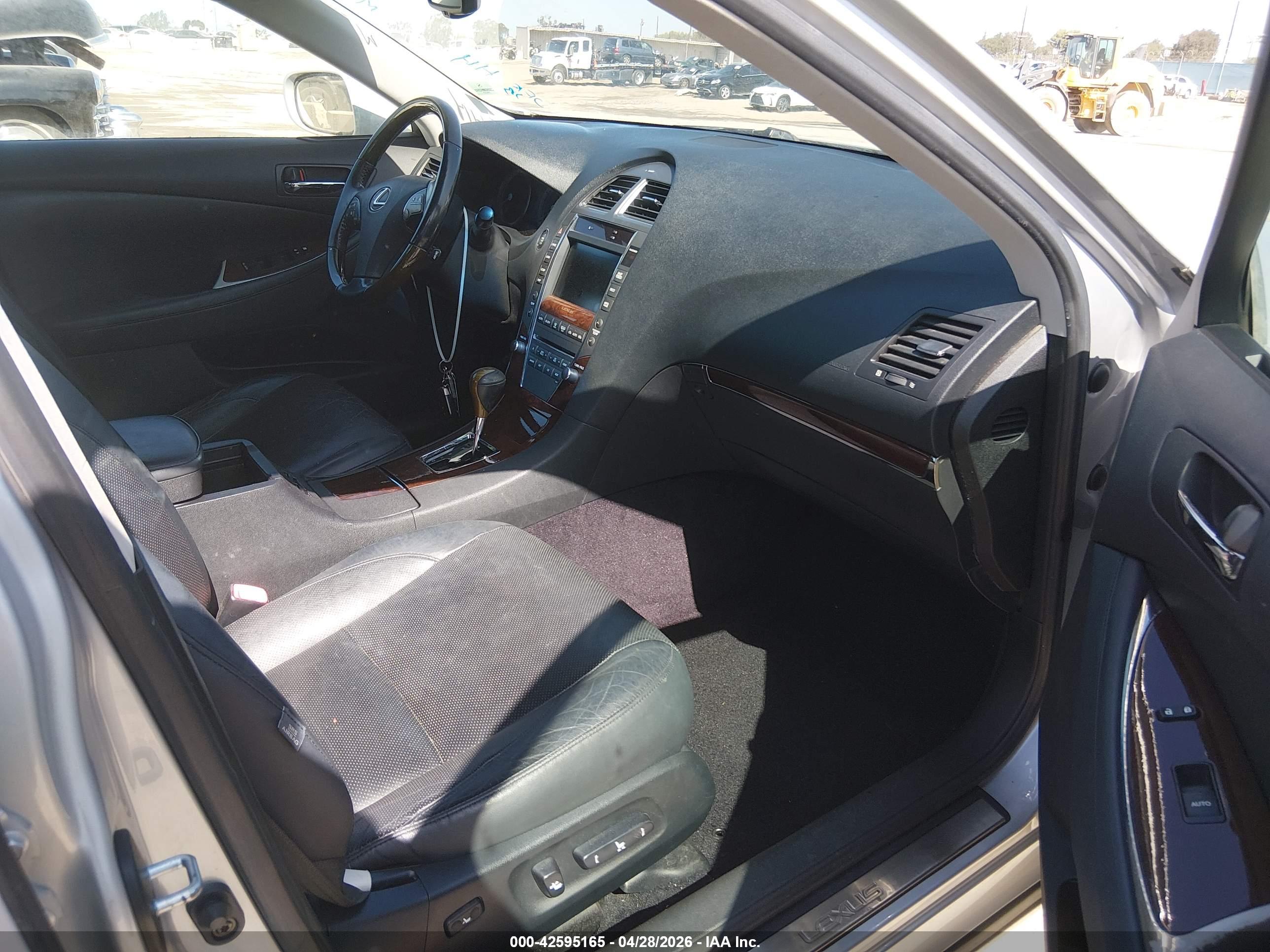 LEXUS ES image 5