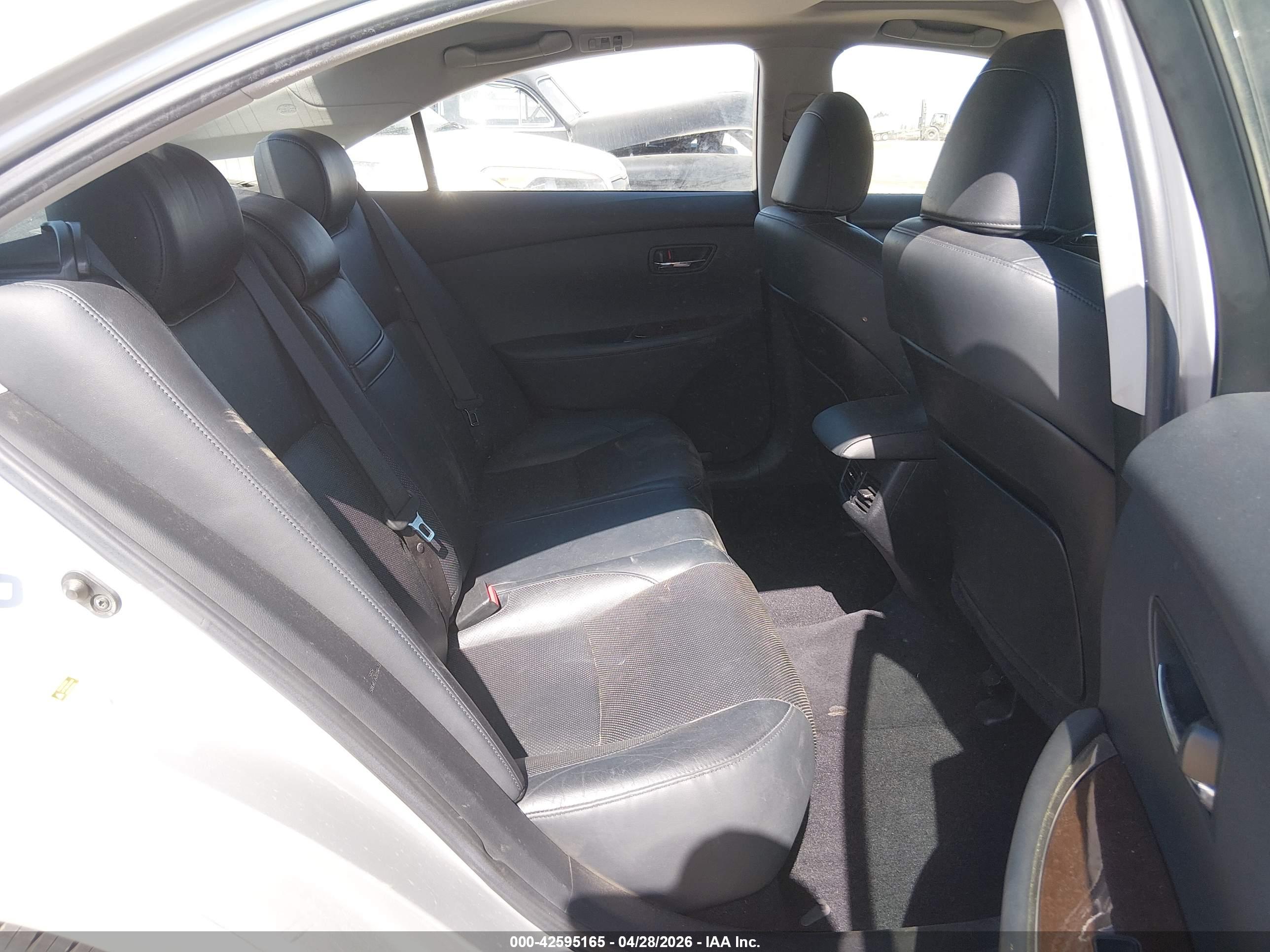 LEXUS ES image 8