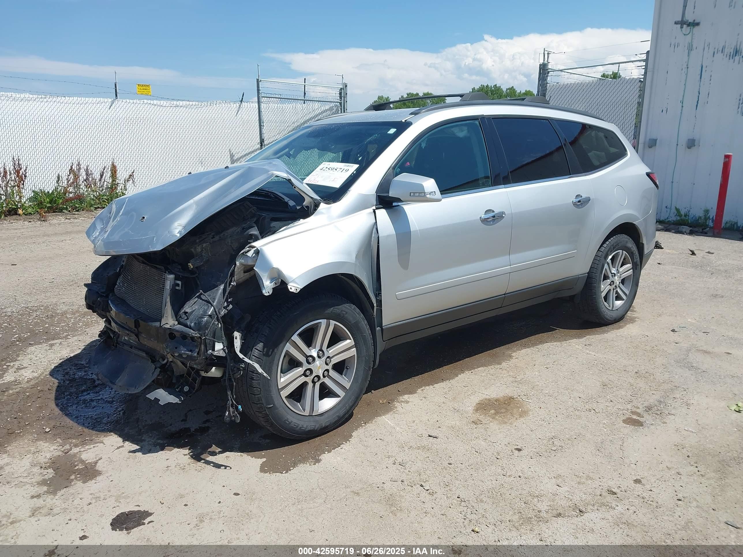 CHEVROLET TRAVERSE image 2