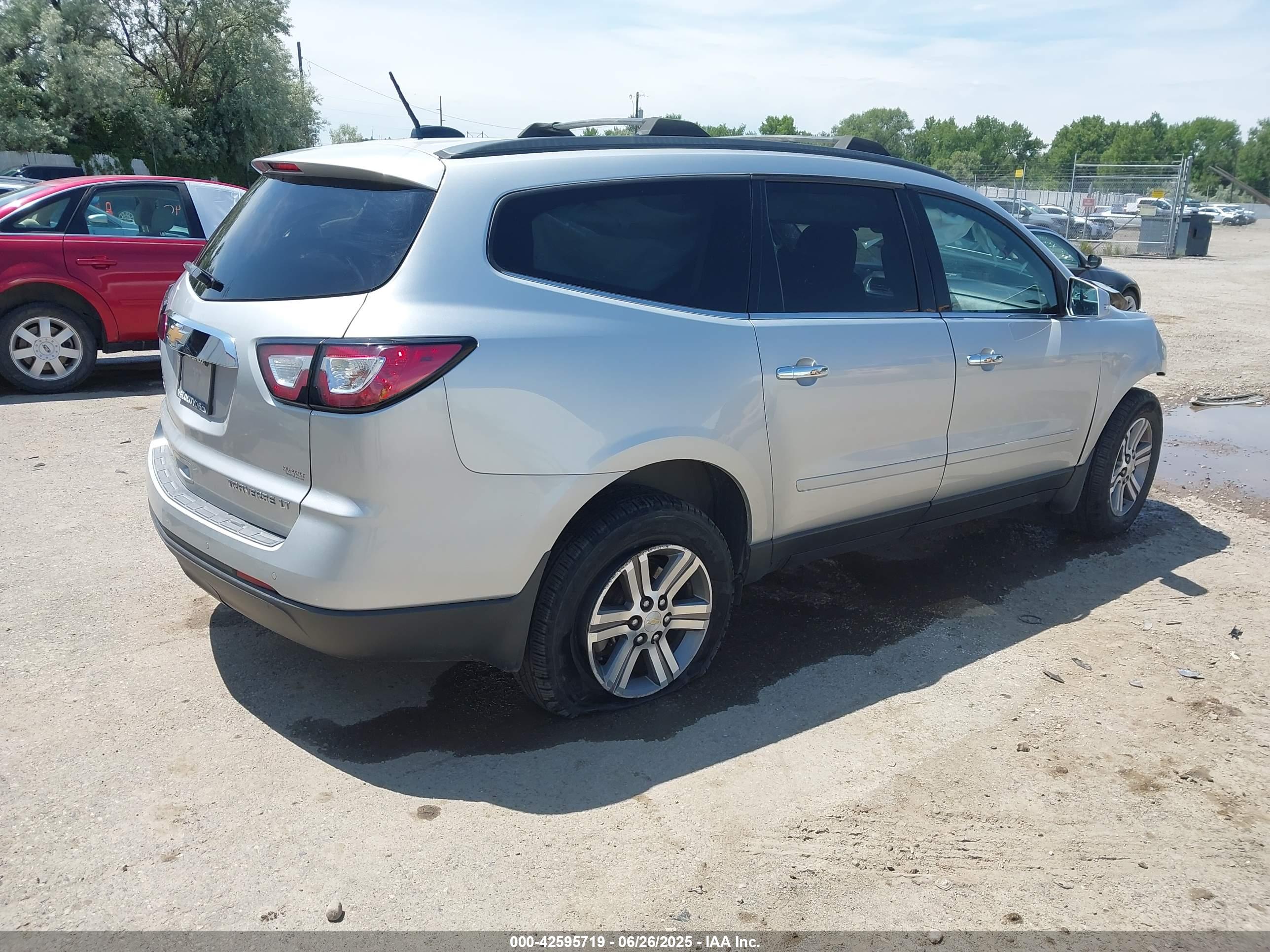 CHEVROLET TRAVERSE image 4