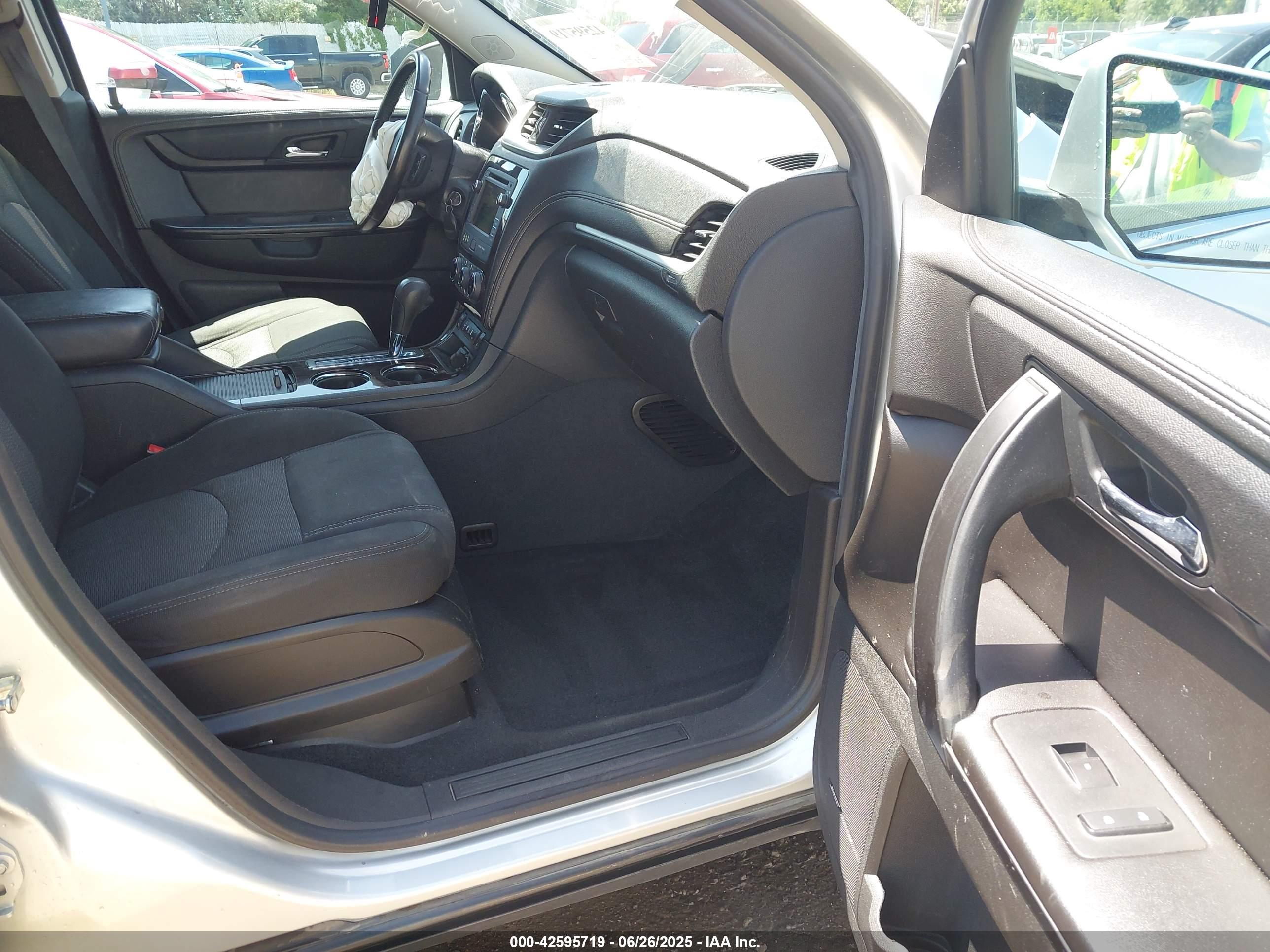 CHEVROLET TRAVERSE image 5