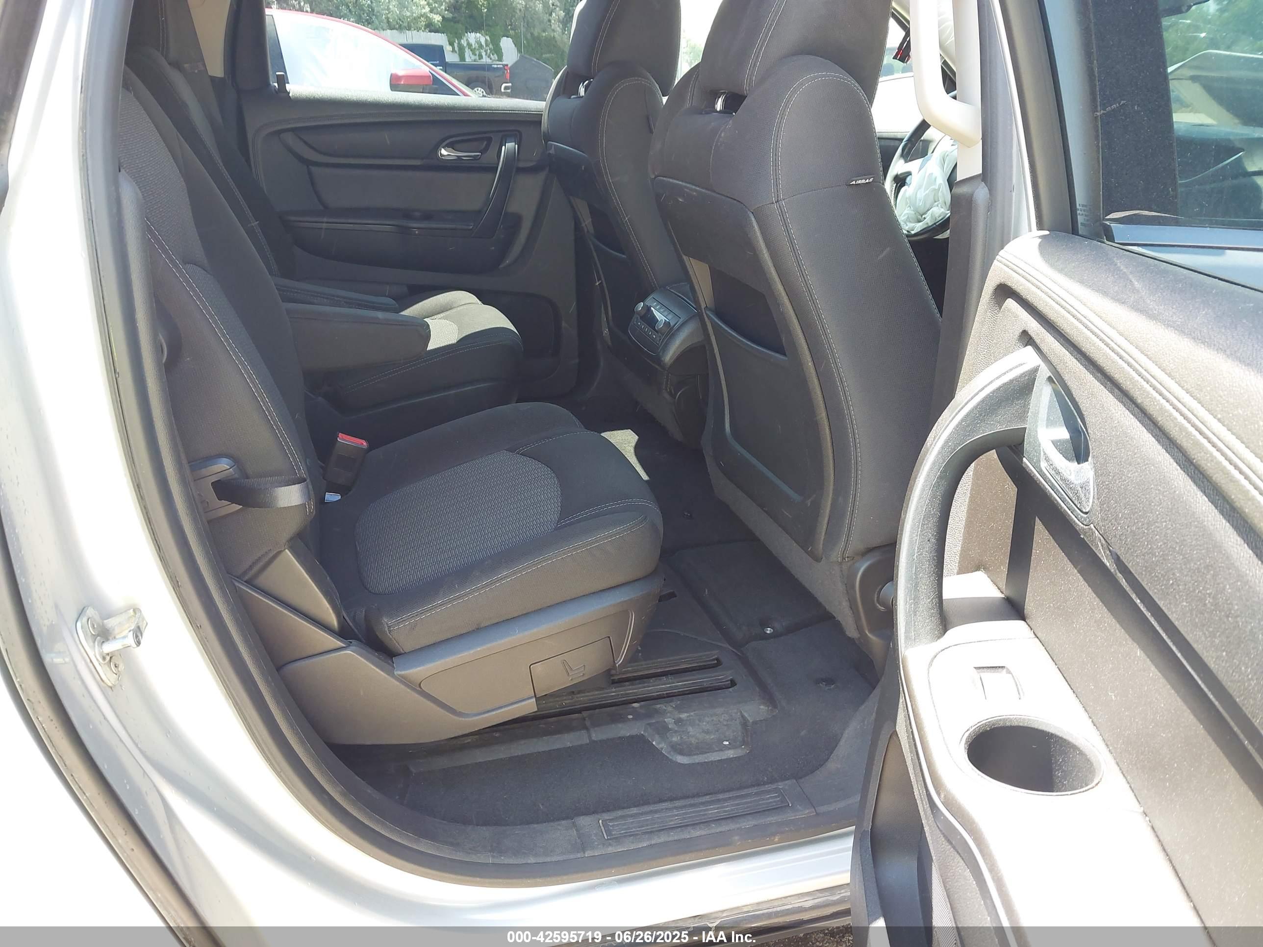CHEVROLET TRAVERSE image 8