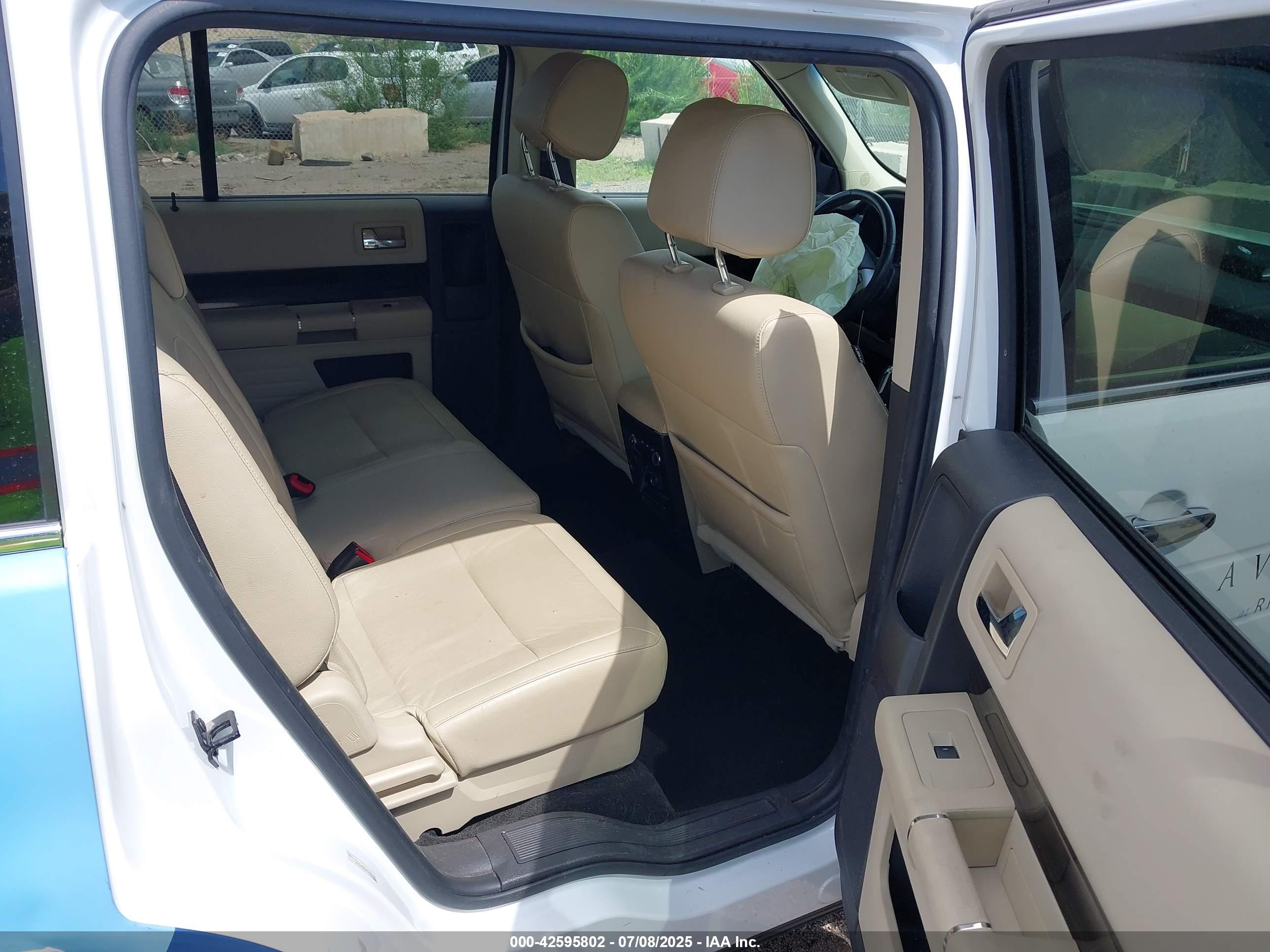 FORD FLEX image 8