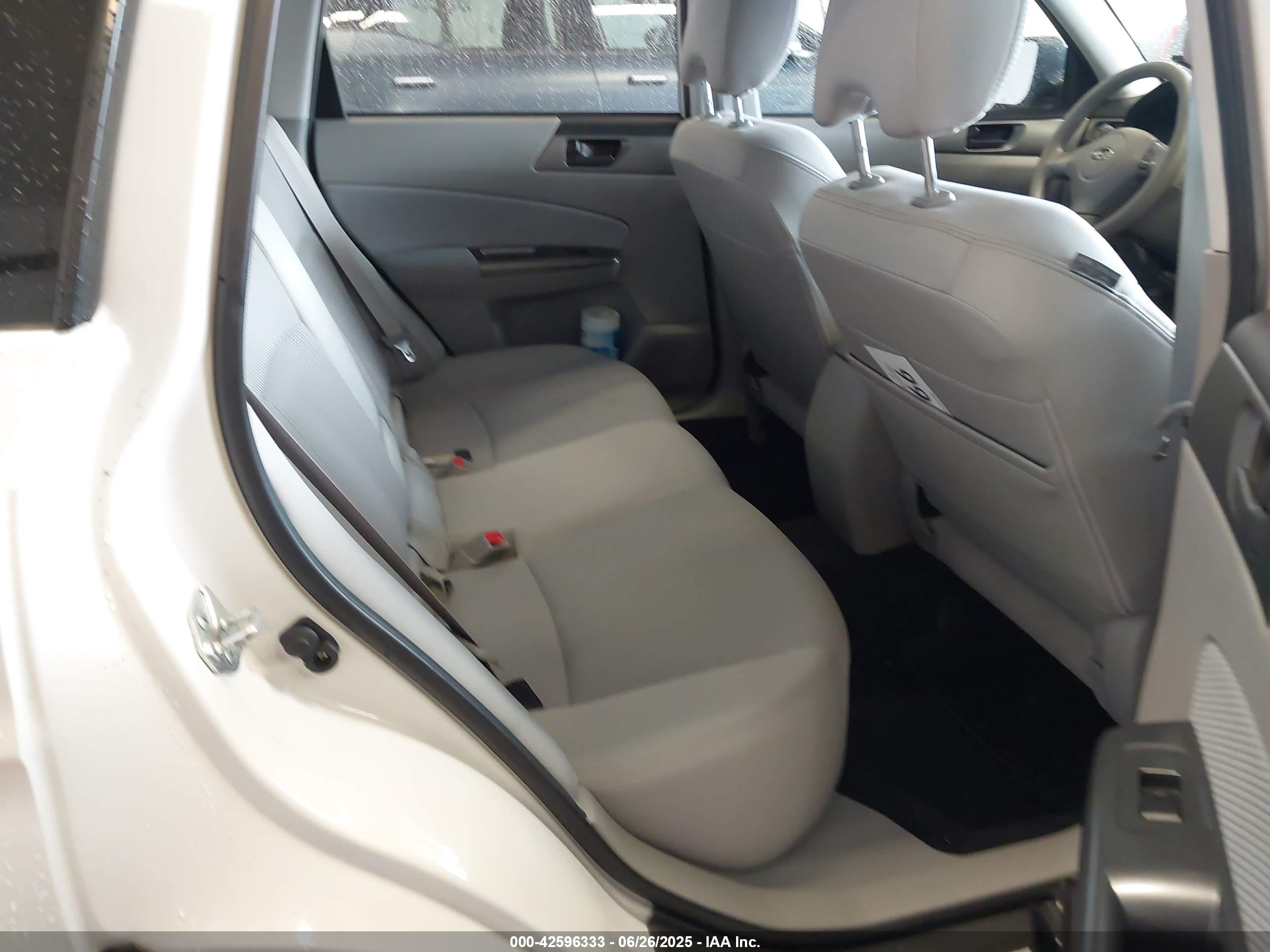 SUBARU FORESTER image 8