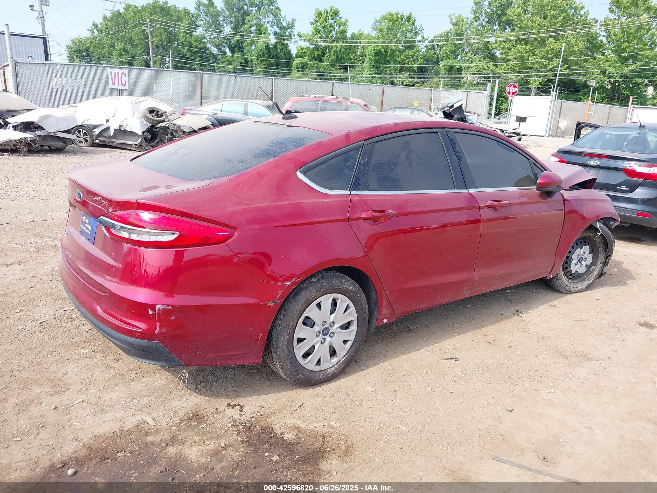FORD FUSION image 4