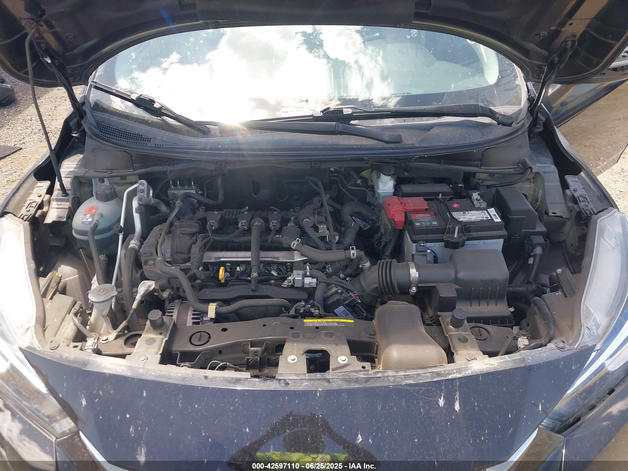 NISSAN VERSA image 10
