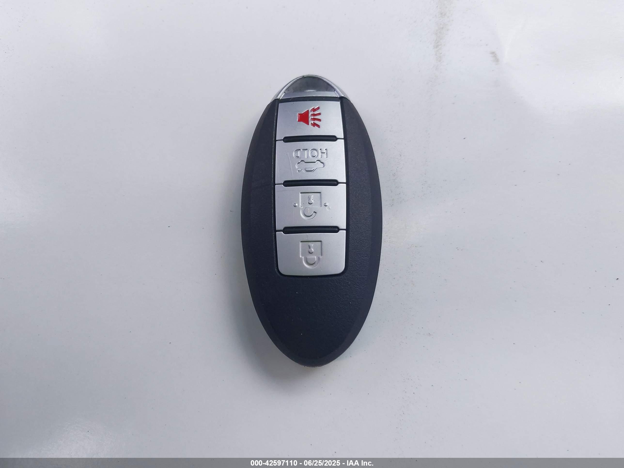 NISSAN VERSA image 11