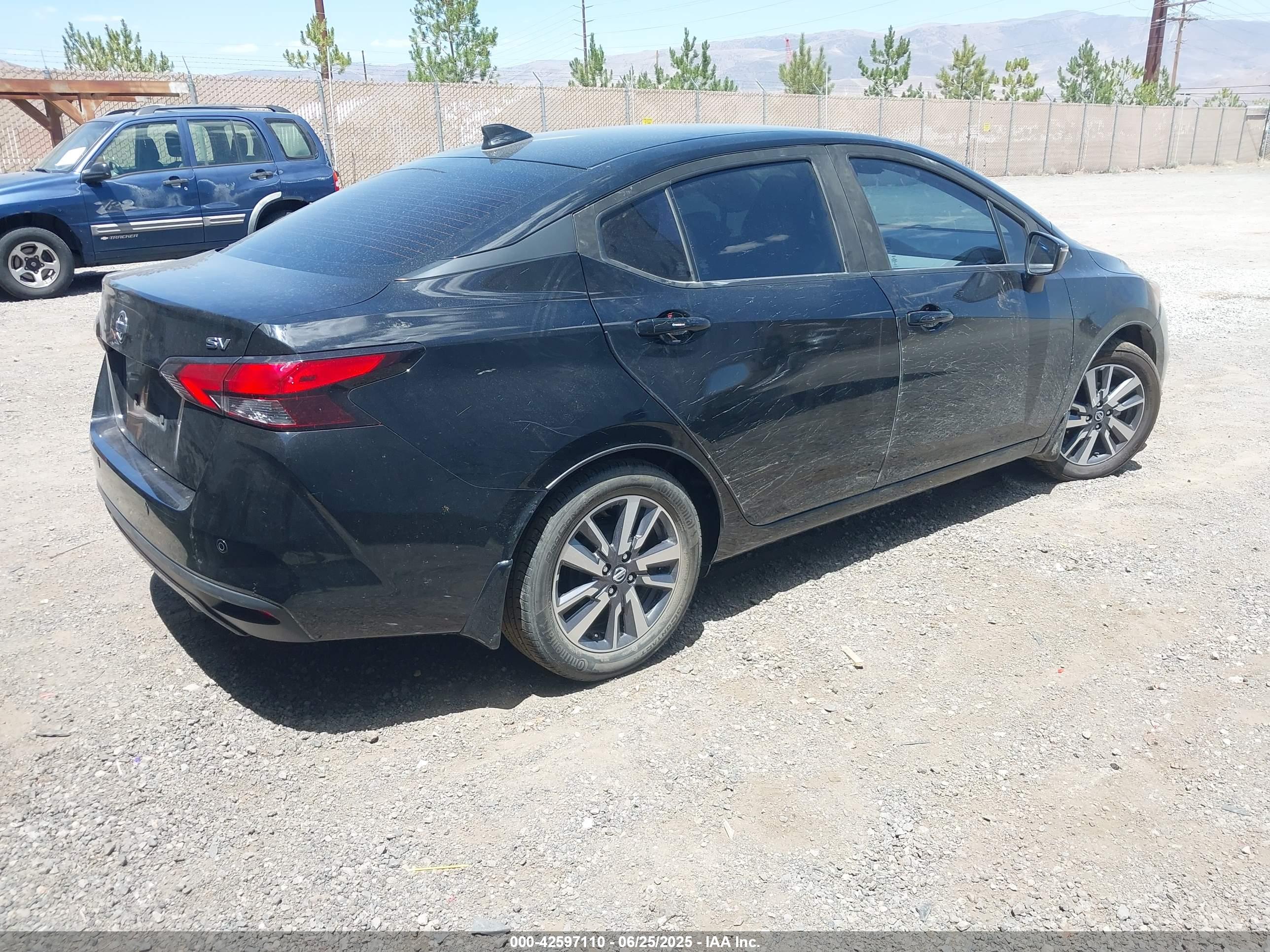 NISSAN VERSA image 4