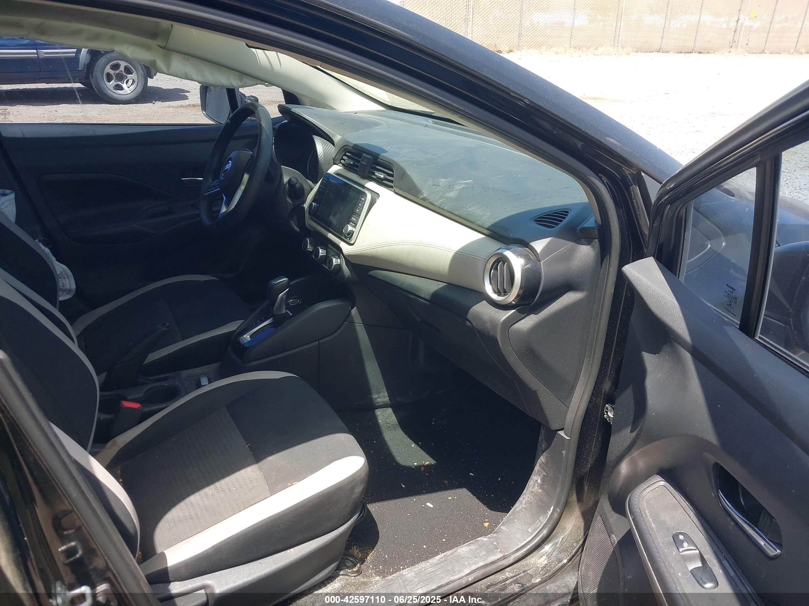 NISSAN VERSA image 5