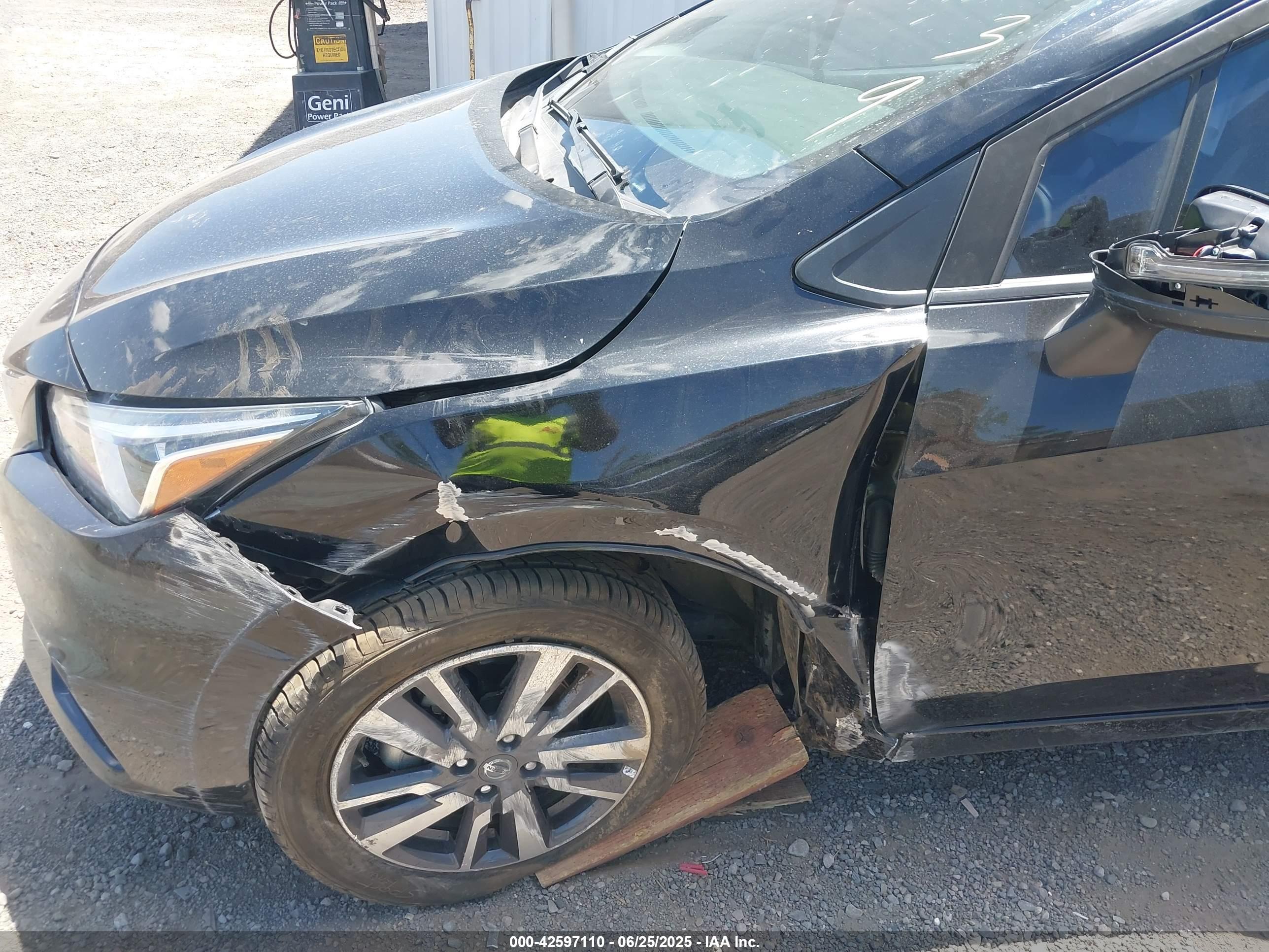NISSAN VERSA image 6