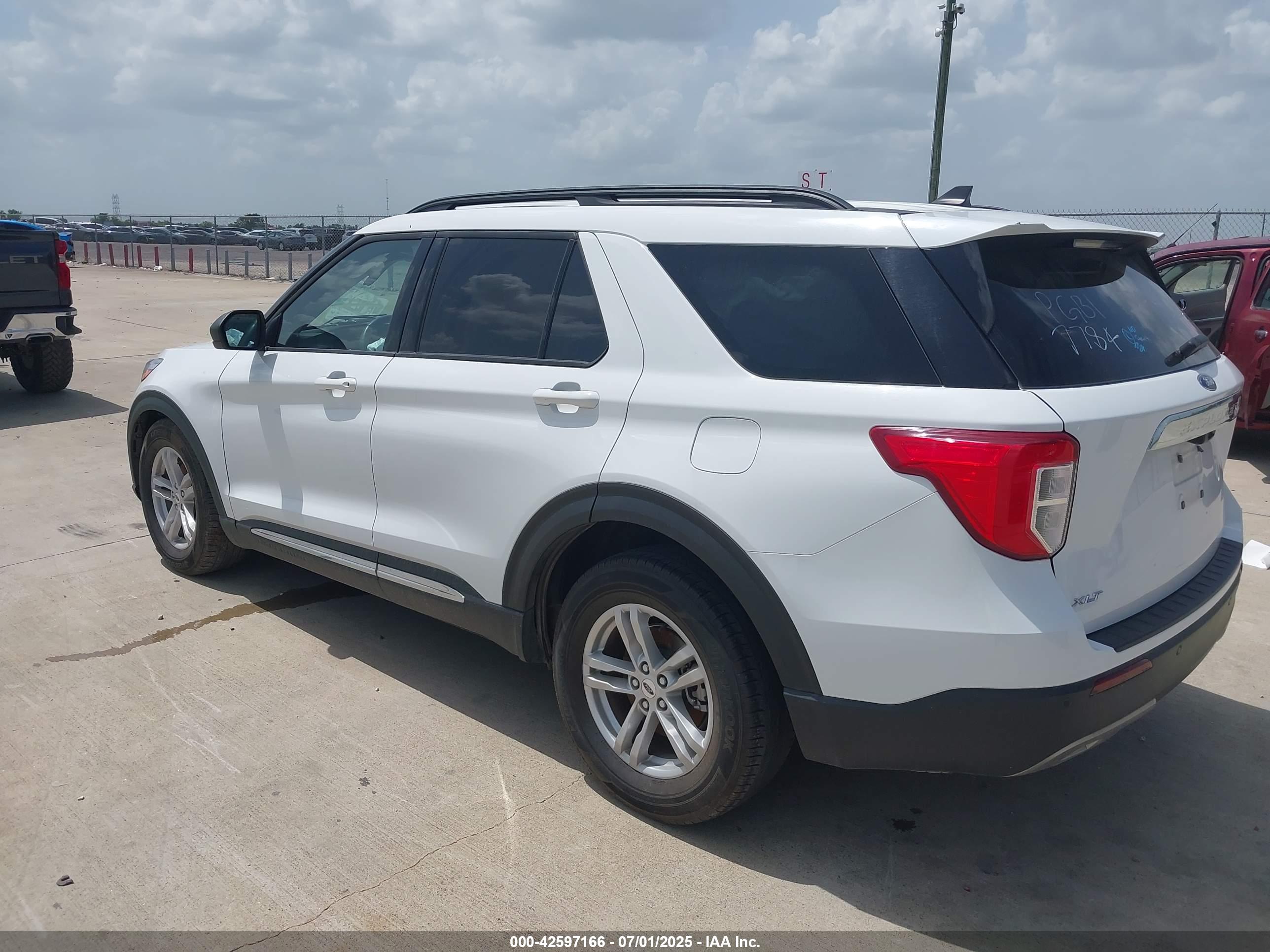FORD EXPLORER image 3