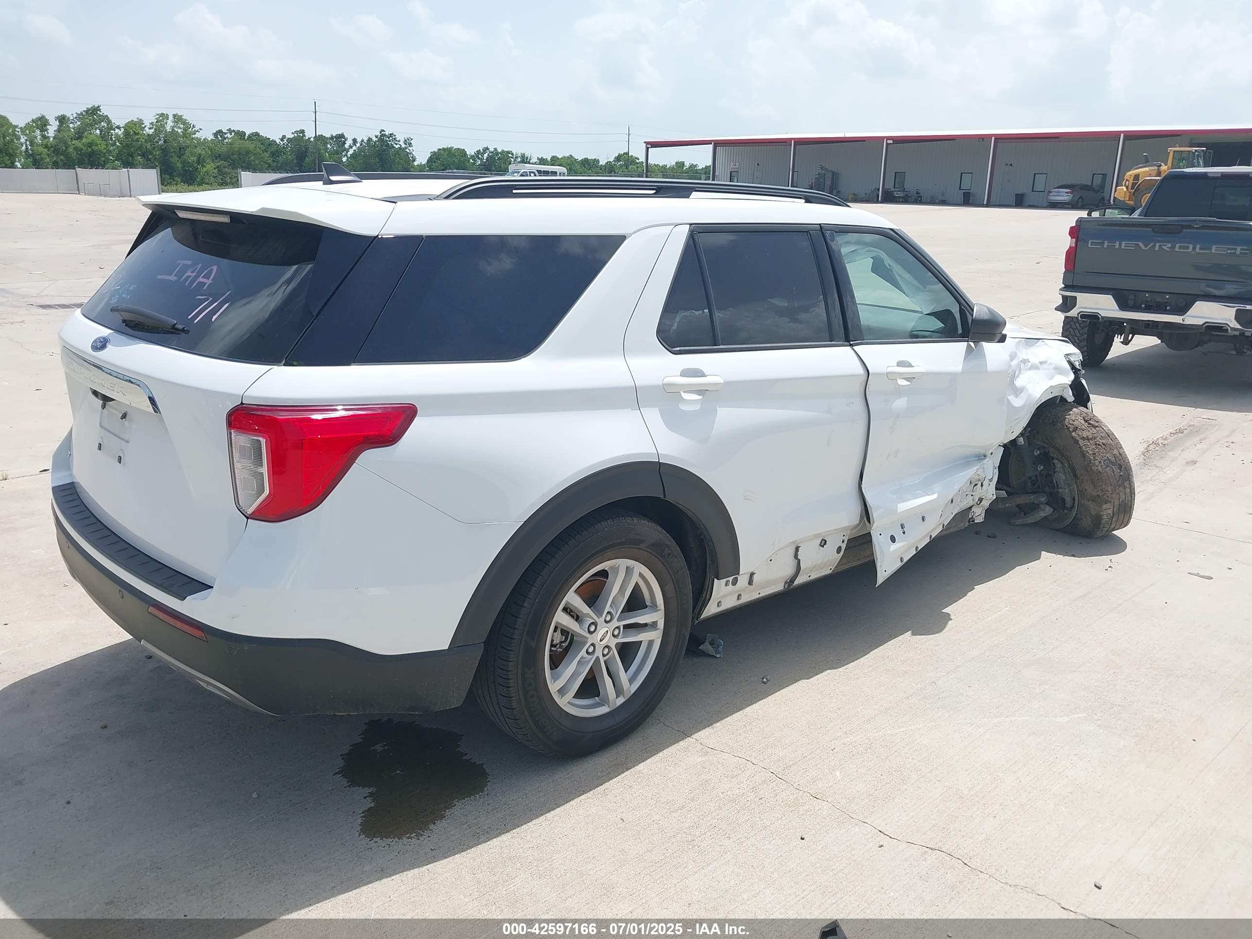 FORD EXPLORER image 4