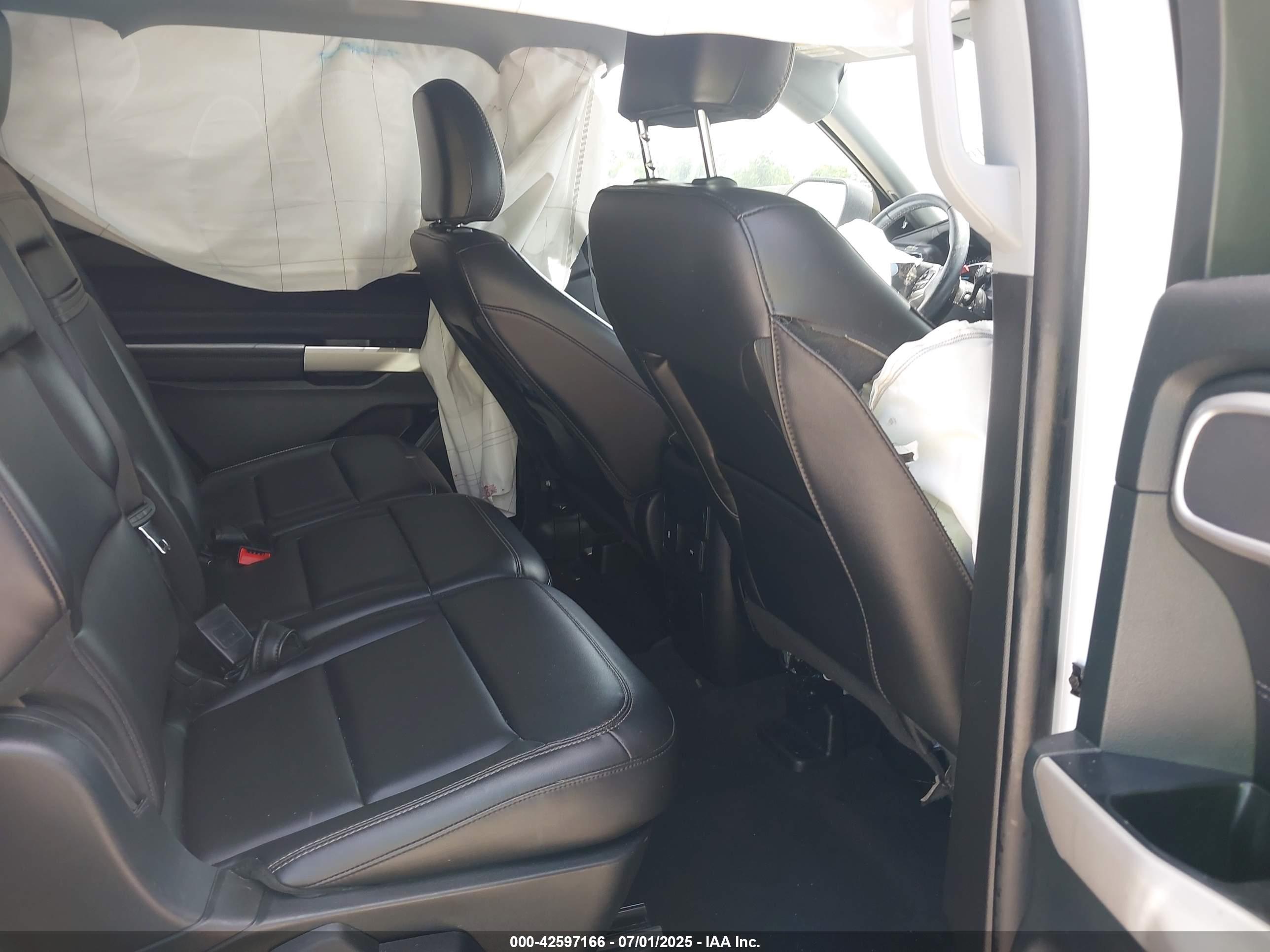 FORD EXPLORER image 8