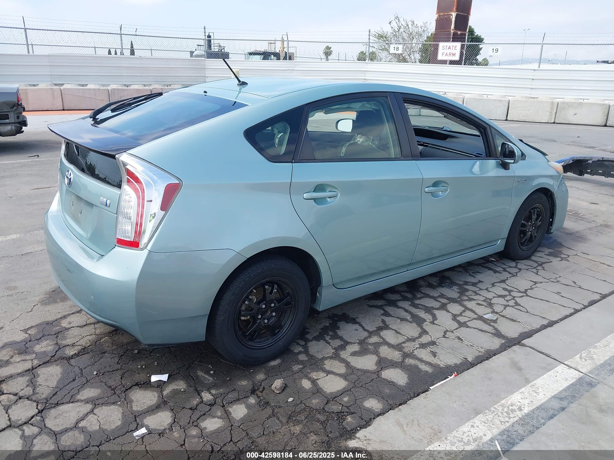 TOYOTA PRIUS image 4