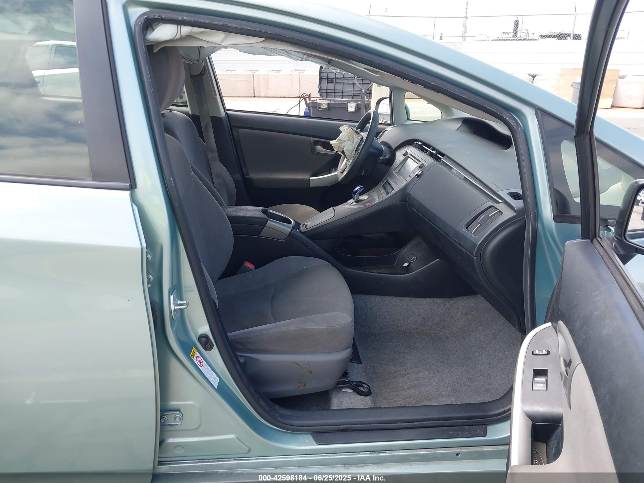 TOYOTA PRIUS image 5