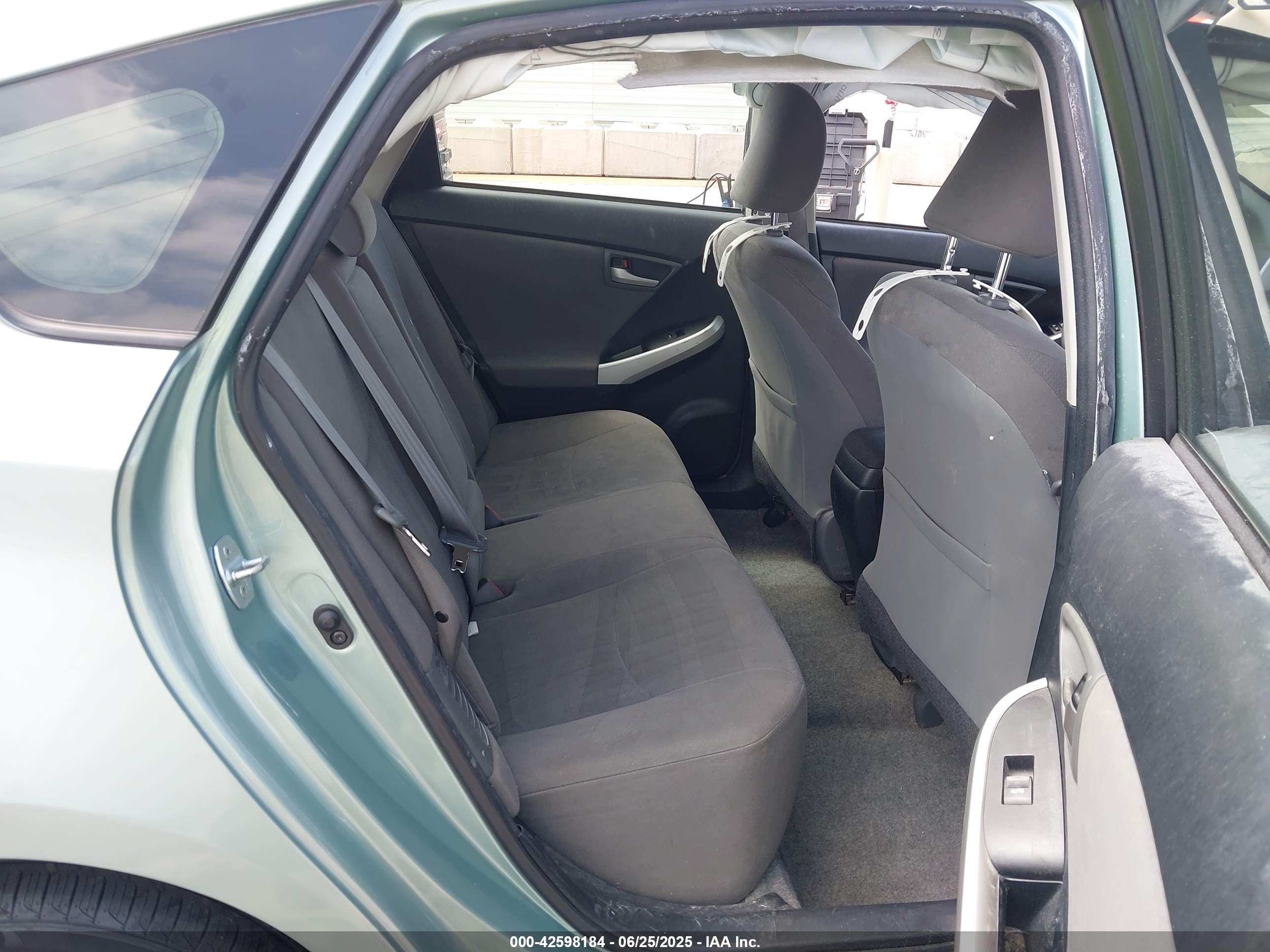TOYOTA PRIUS image 8