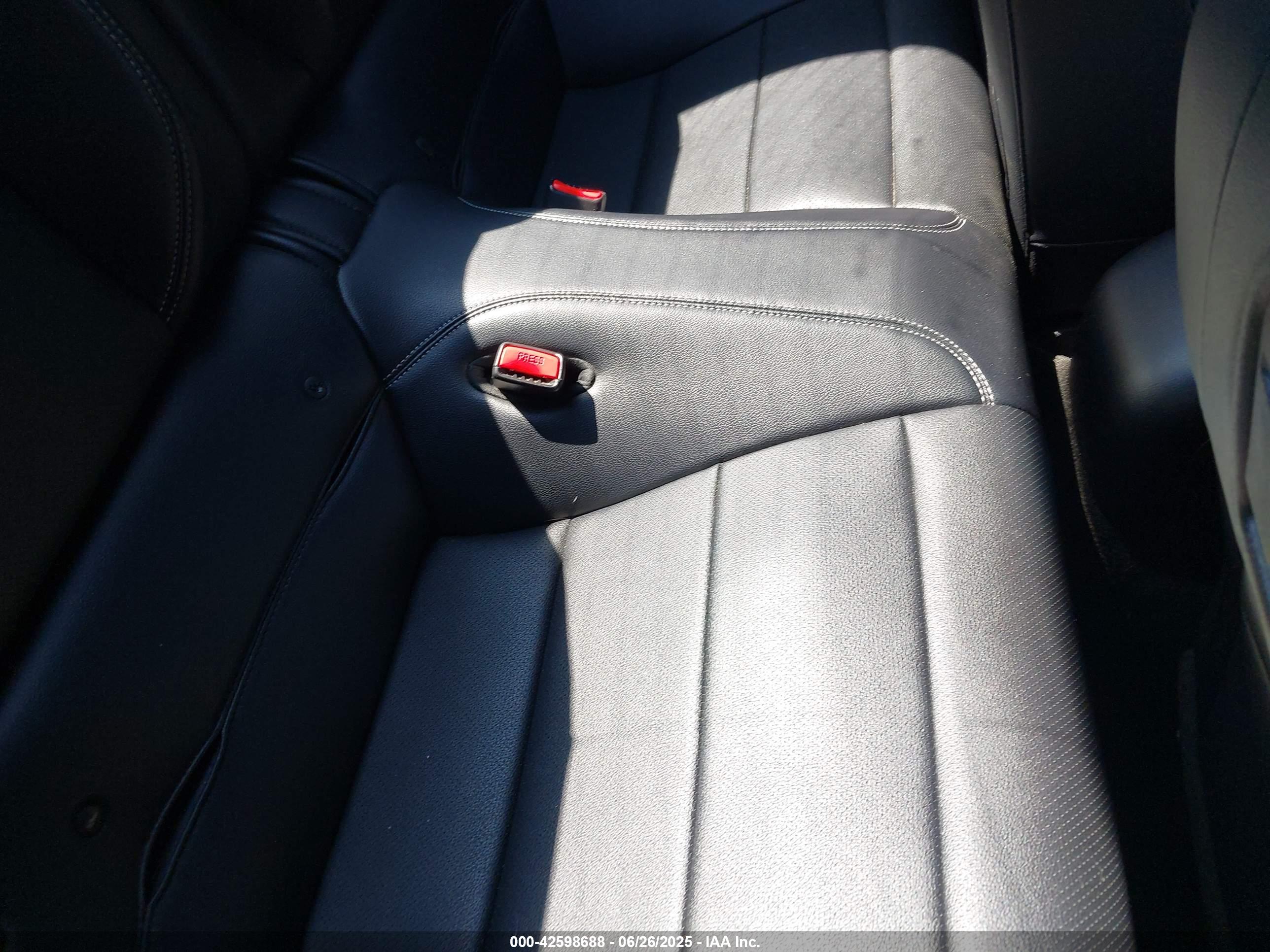 FORD MUSTANG image 8