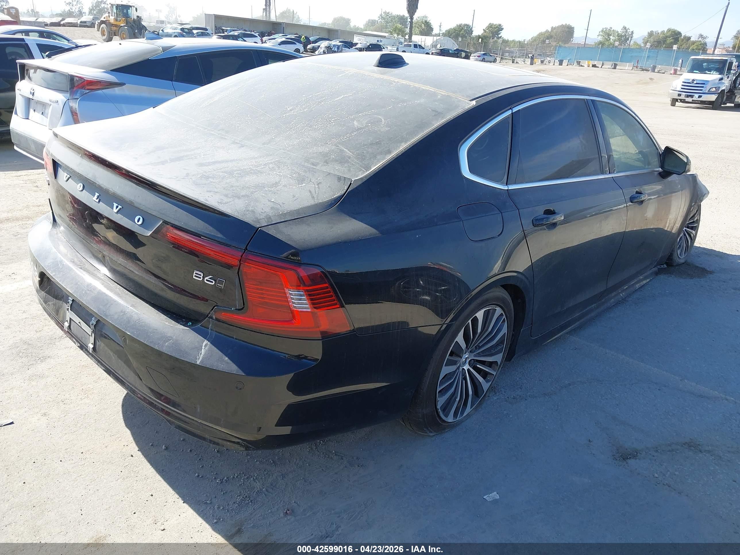 VOLVO S90 image 4