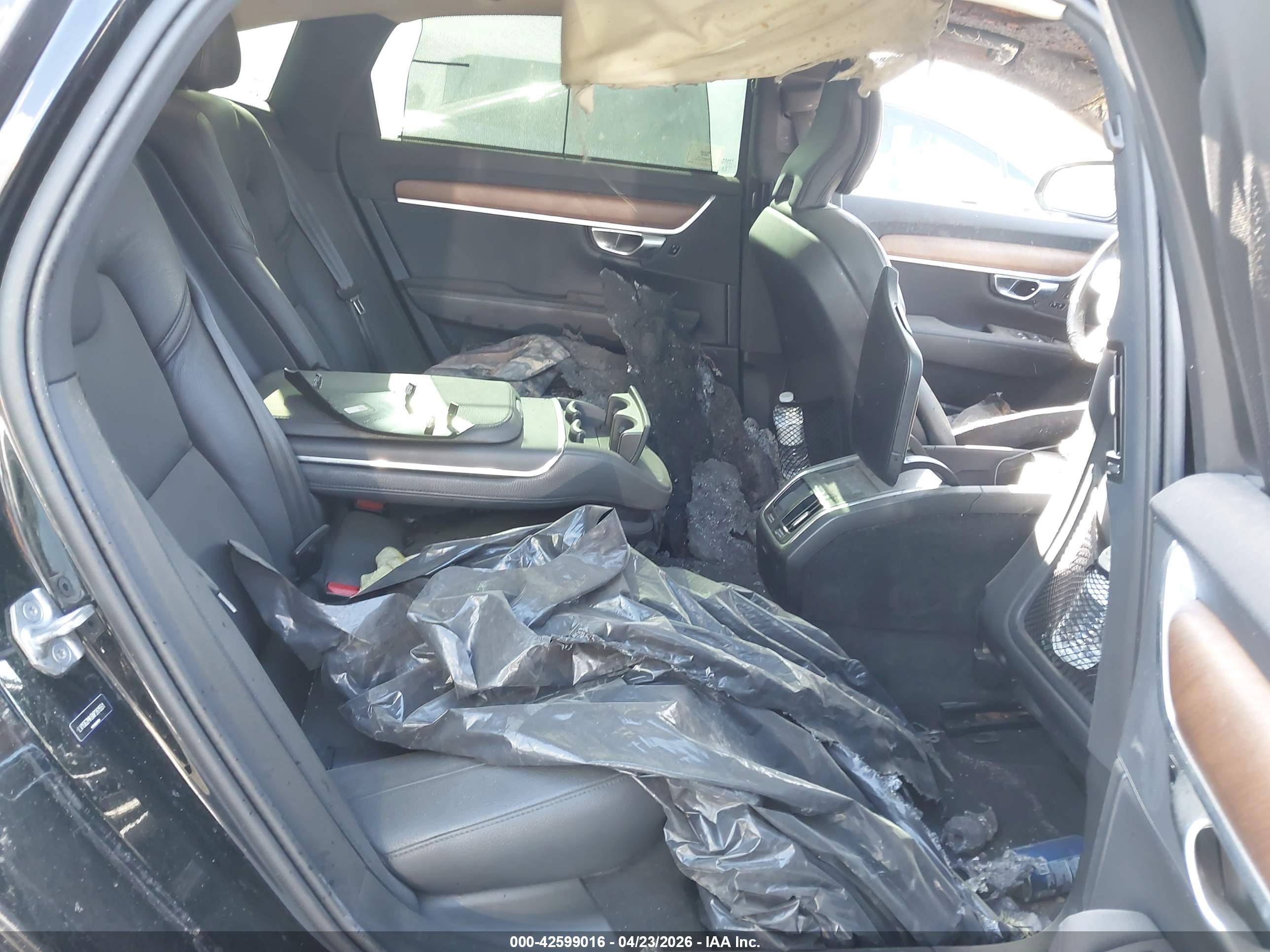 VOLVO S90 image 8