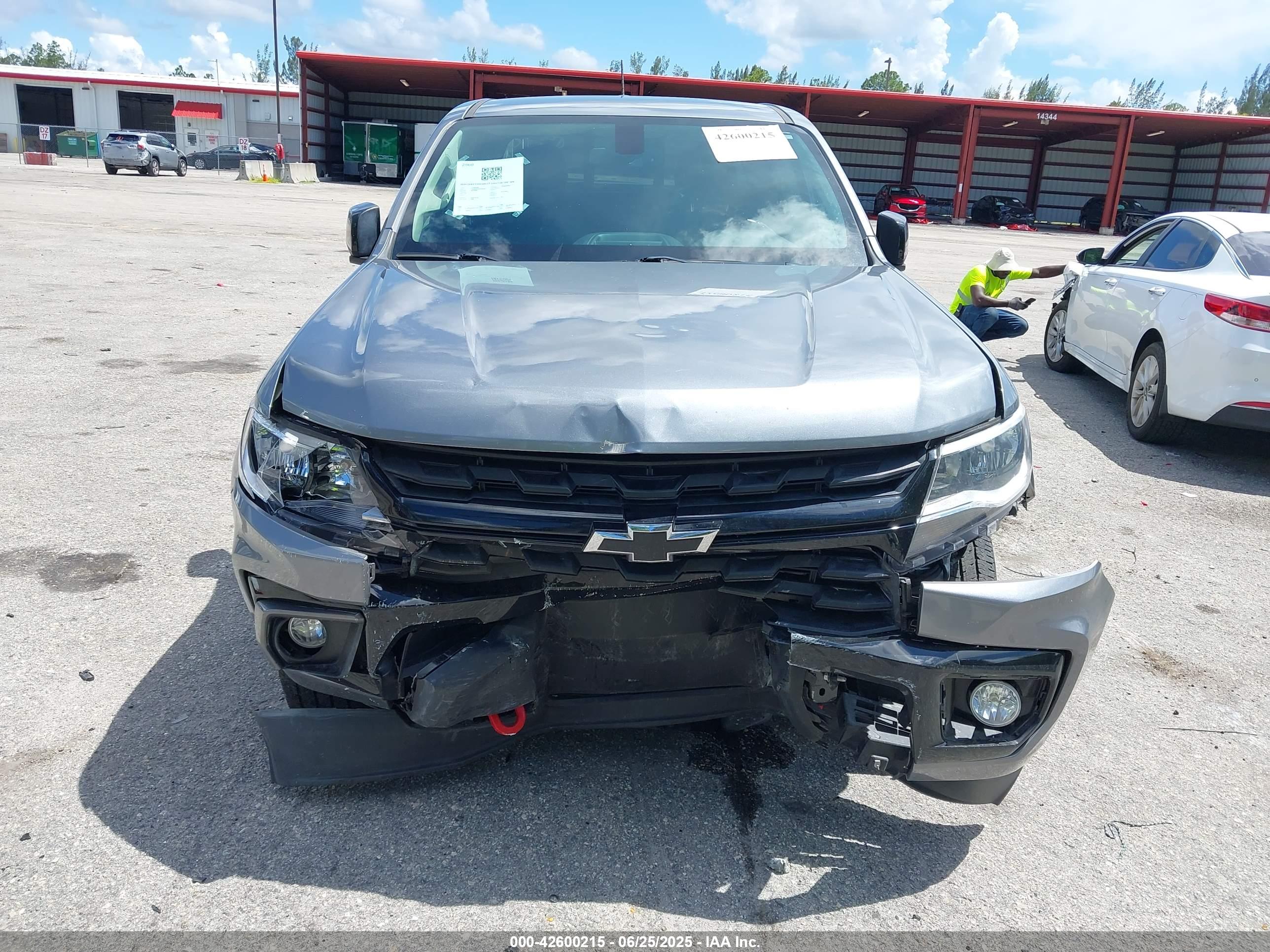 CHEVROLET COLORADO image 6