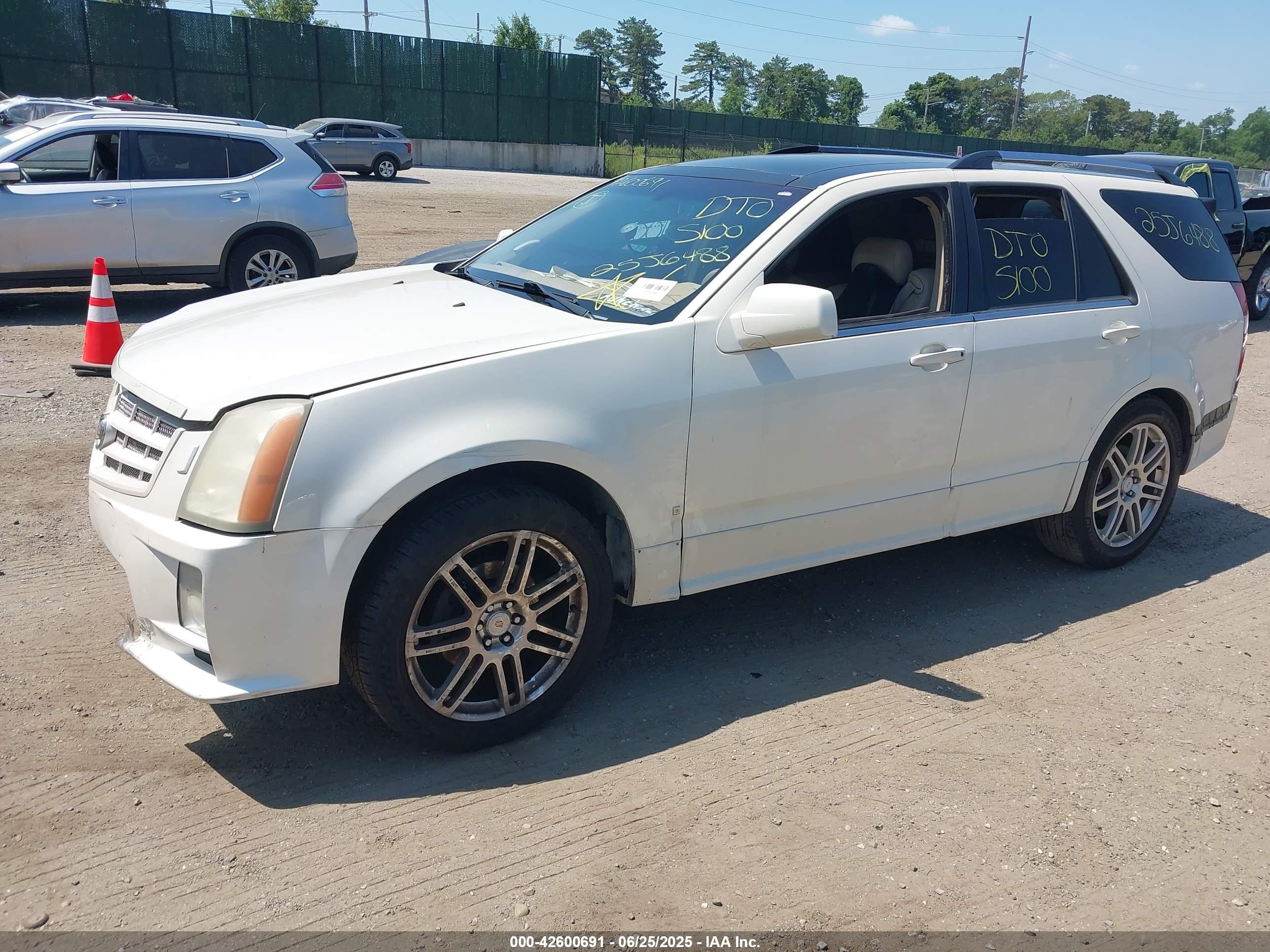 CADILLAC SRX image 2