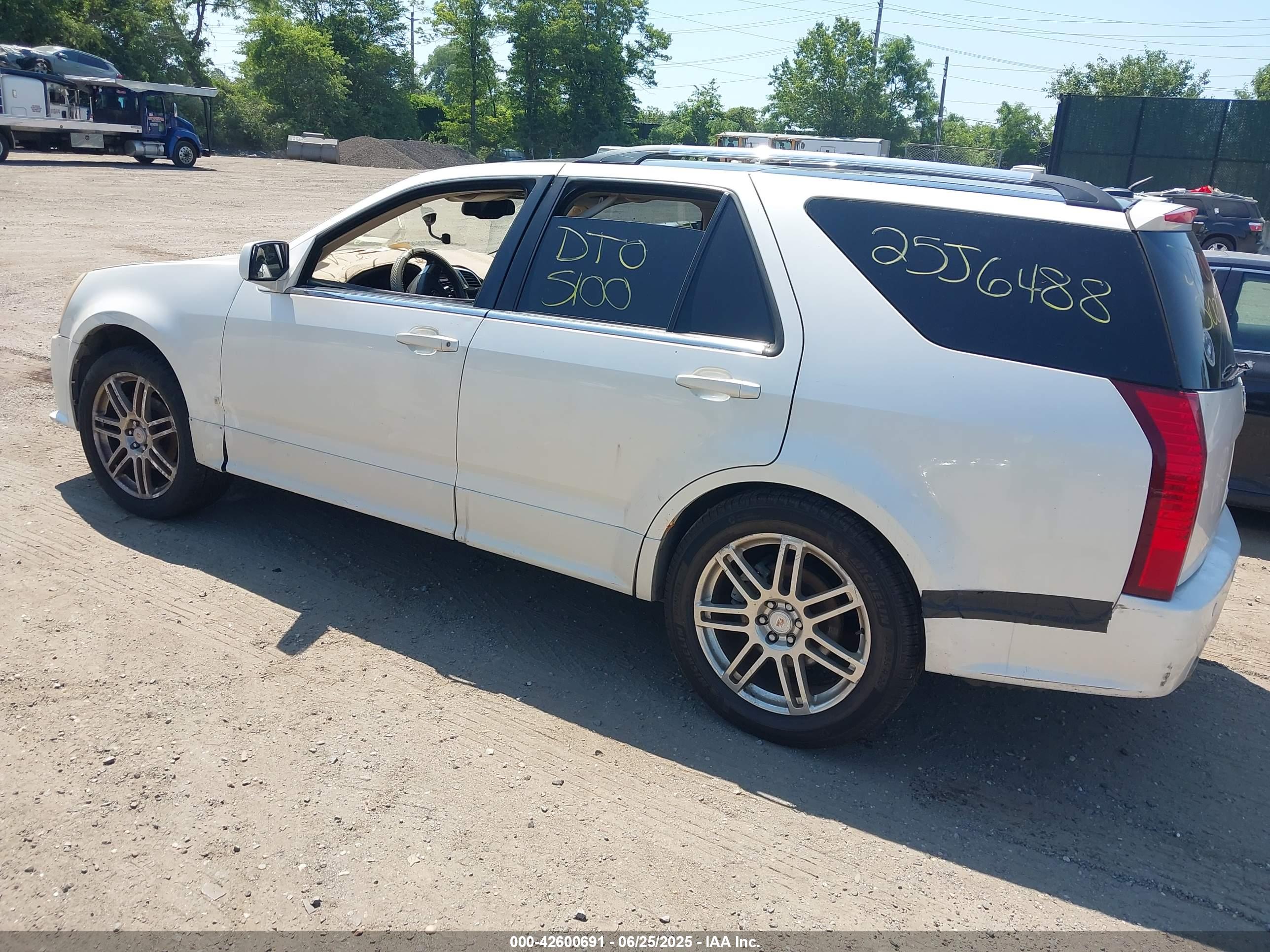 CADILLAC SRX image 3