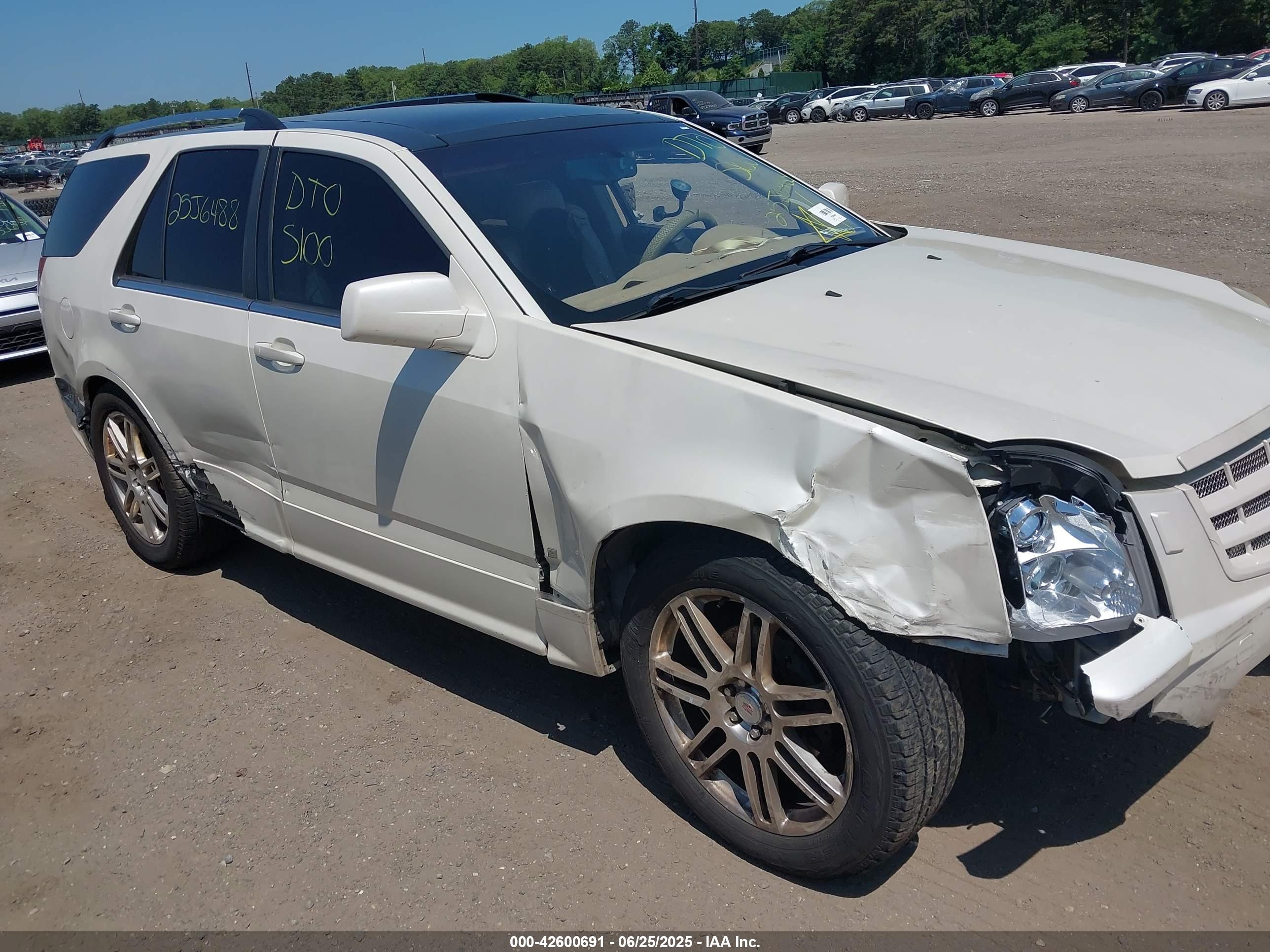 CADILLAC SRX image 6