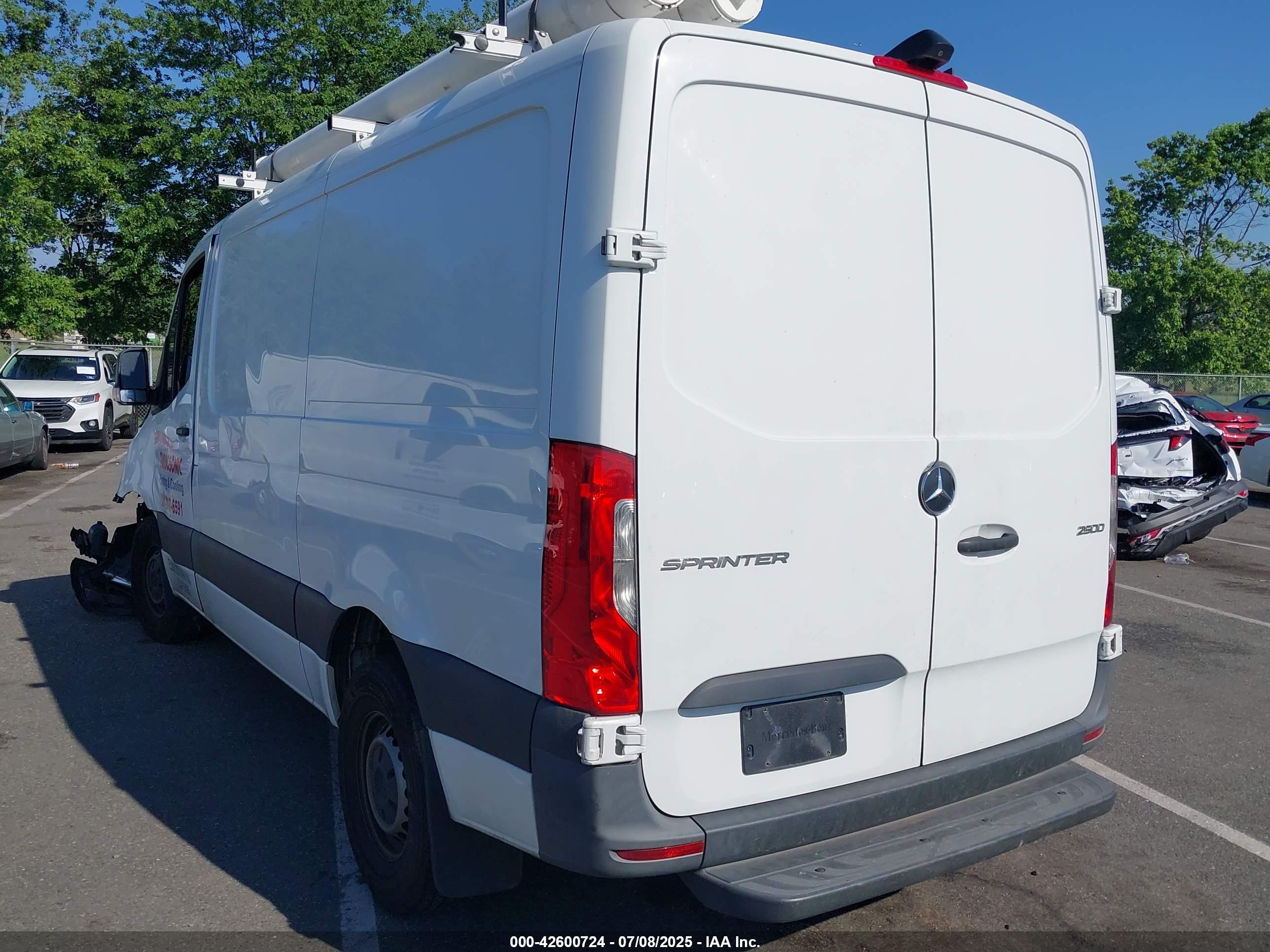 MERCEDES-BENZ SPRINTER image 3