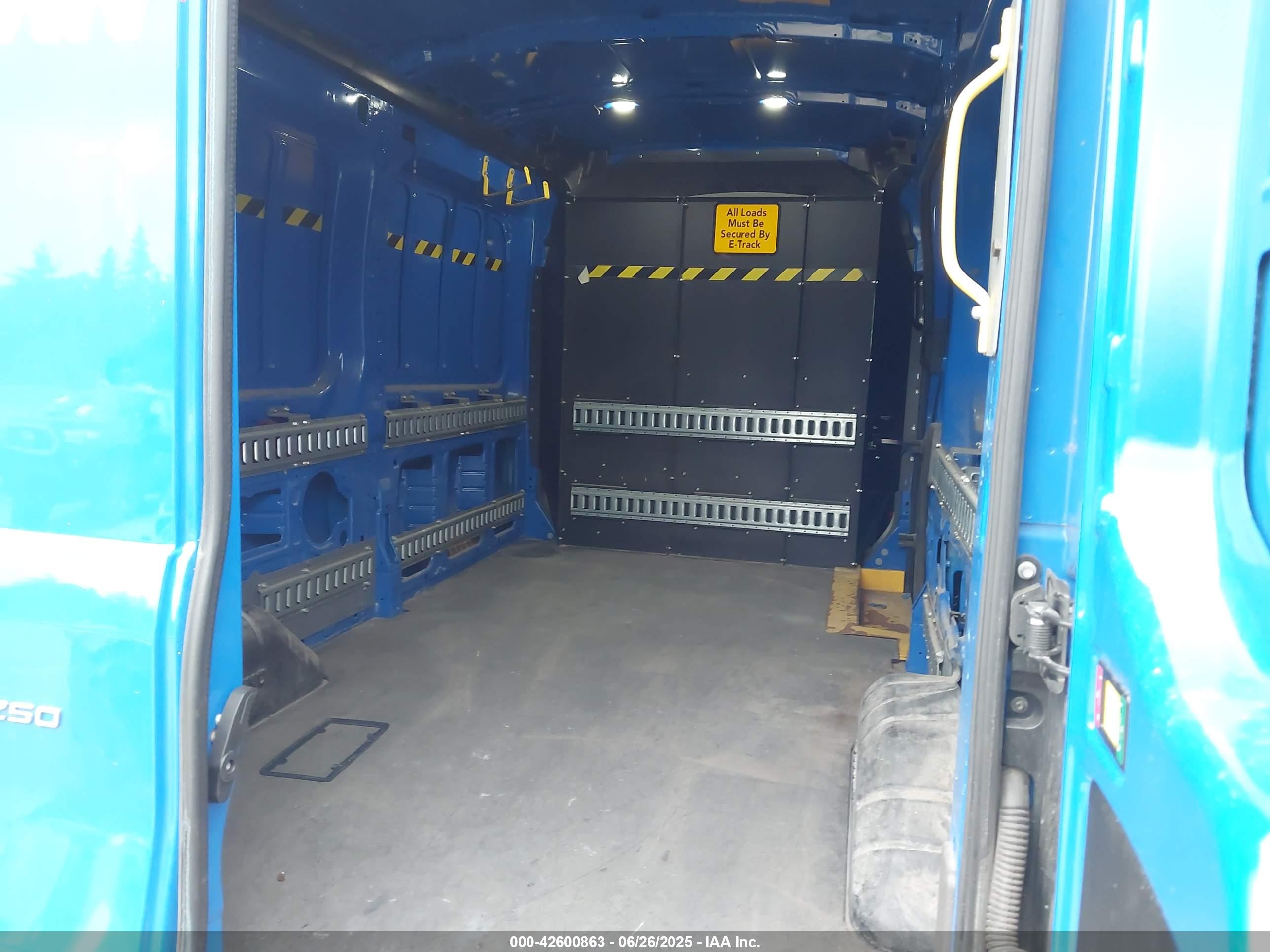 FORD TRANSIT-250 image 8