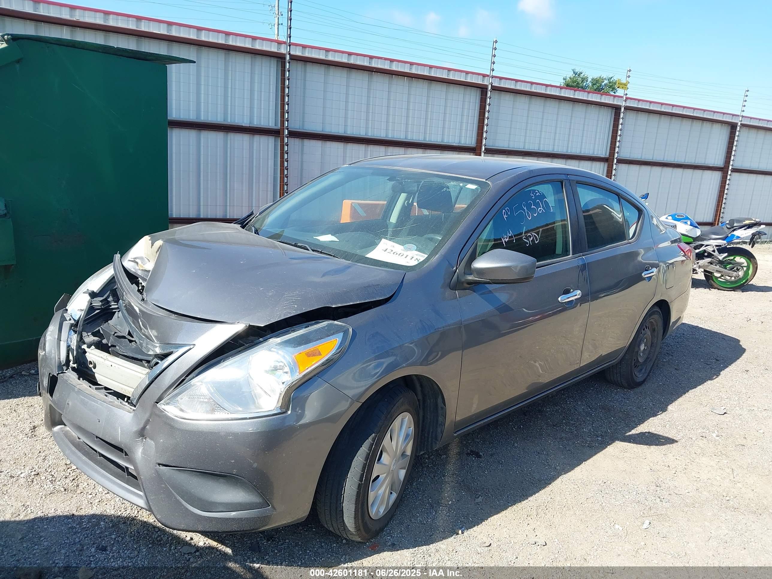 NISSAN VERSA image 2